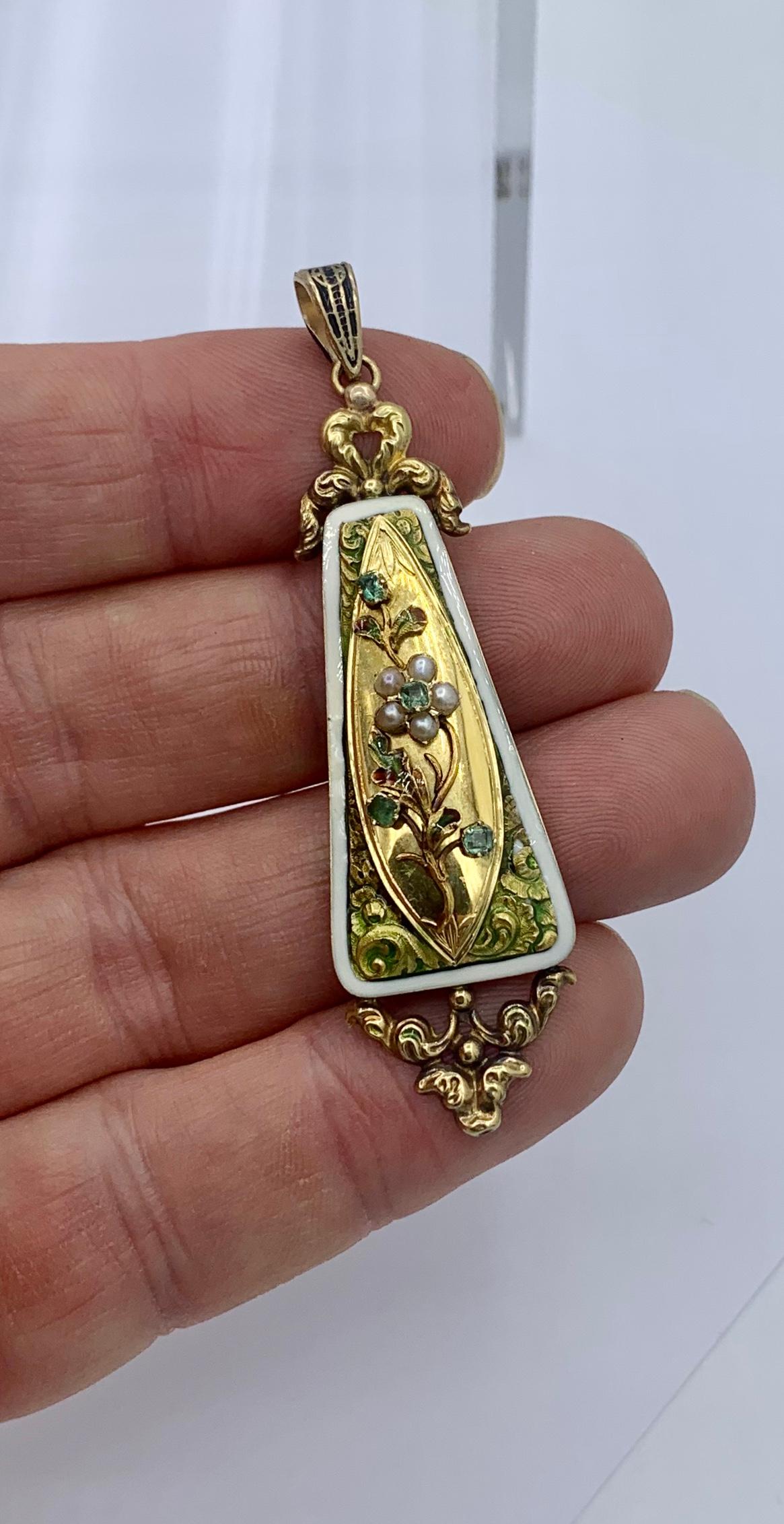 Donna Collana con ciondolo a forma di fiore di smeraldo Belle Epoque Forget-Me-Not Smalto oro 14 carati in vendita