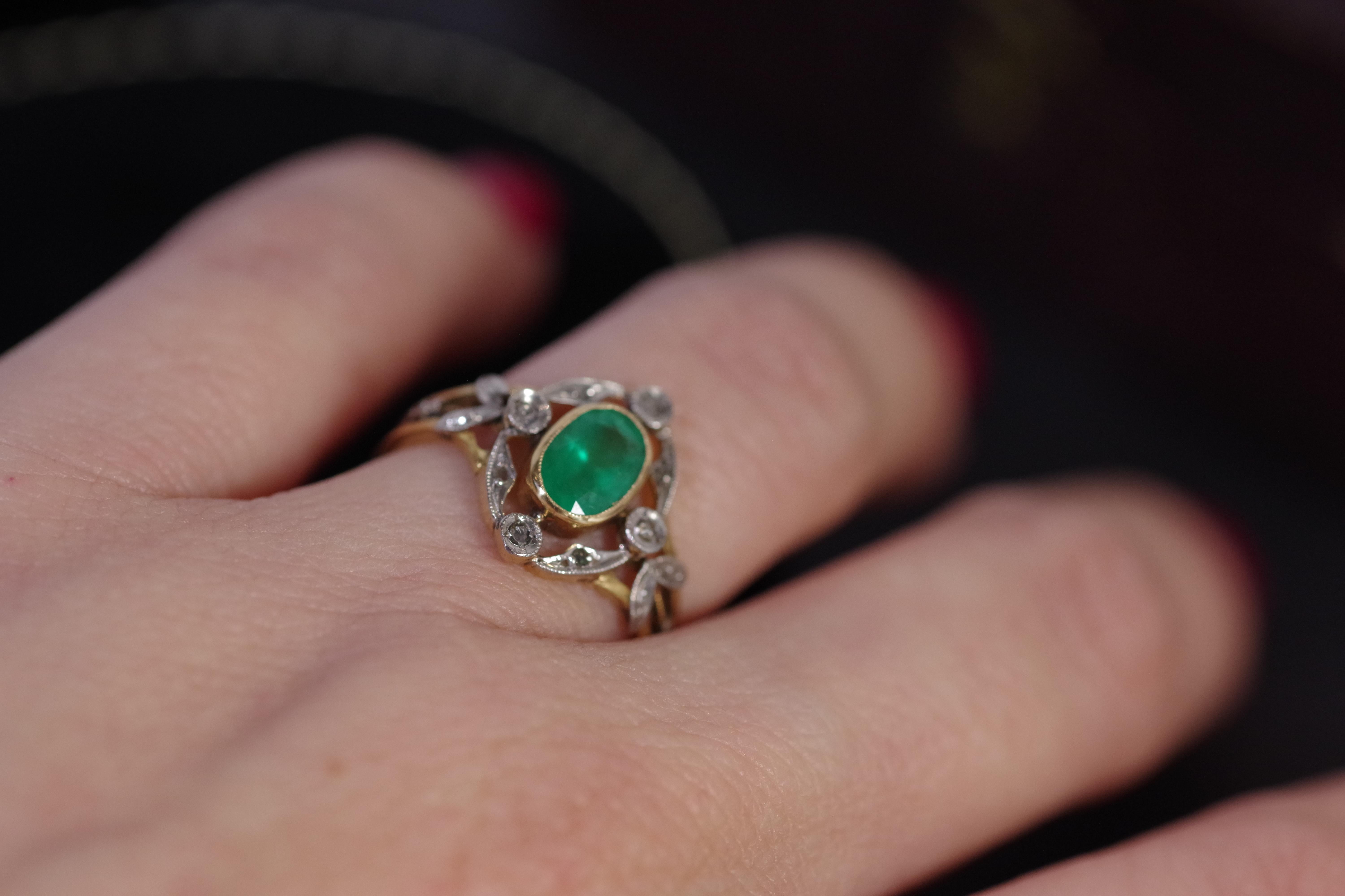 Smaragdring aus 18 Karat Gold und Platin mit Smaragd aus der Belle Epoque im Angebot 4