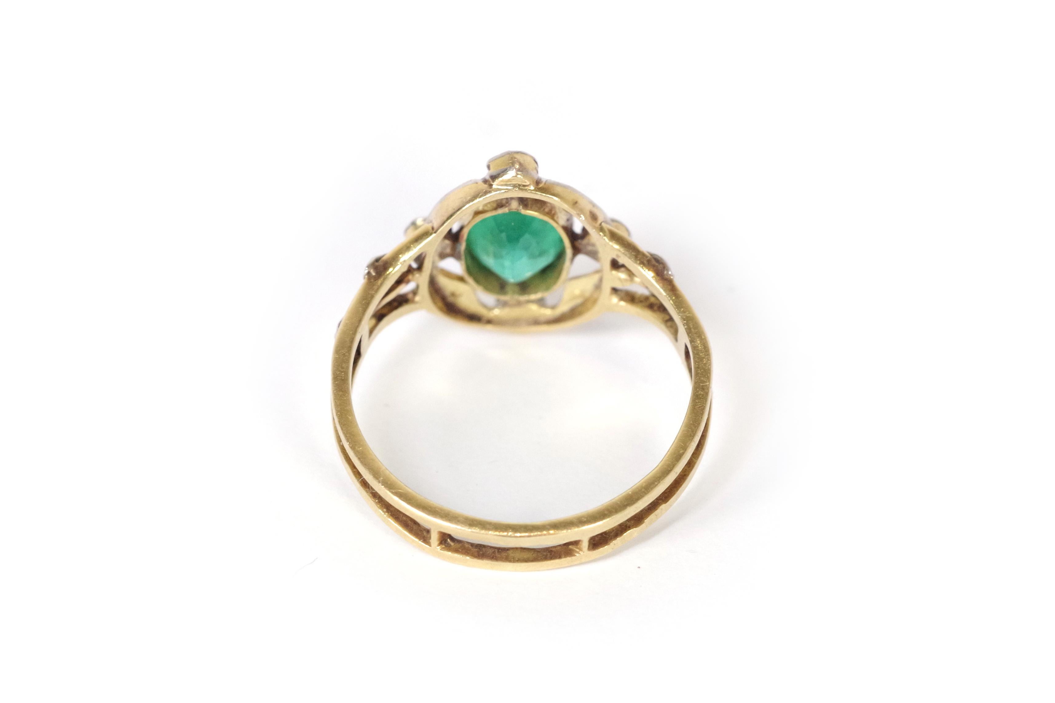 Smaragdring aus 18 Karat Gold und Platin mit Smaragd aus der Belle Epoque (Ovalschliff) im Angebot