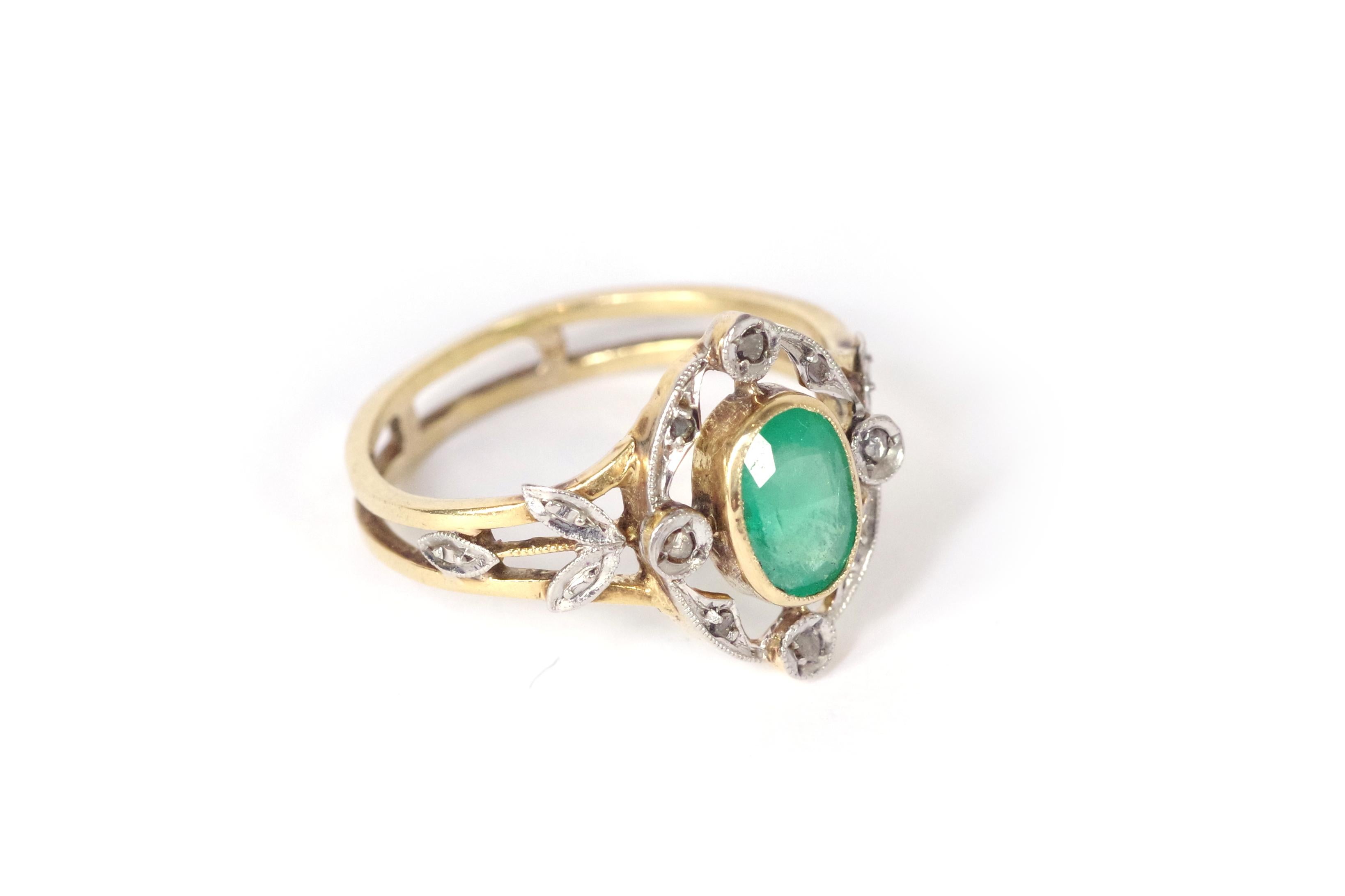 Smaragdring aus 18 Karat Gold und Platin mit Smaragd aus der Belle Epoque im Zustand „Relativ gut“ im Angebot in PARIS, FR