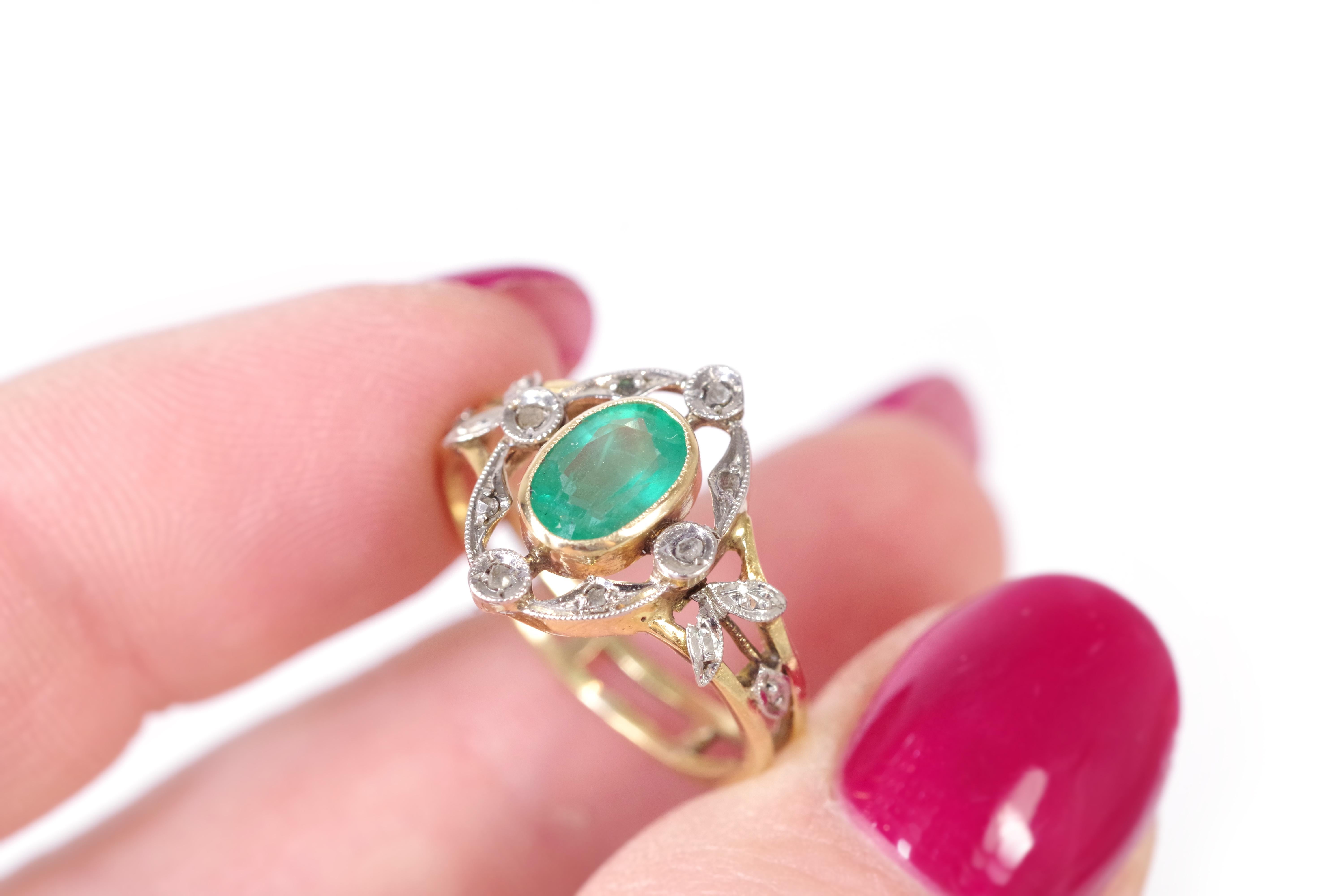 Smaragdring aus 18 Karat Gold und Platin mit Smaragd aus der Belle Epoque Damen im Angebot