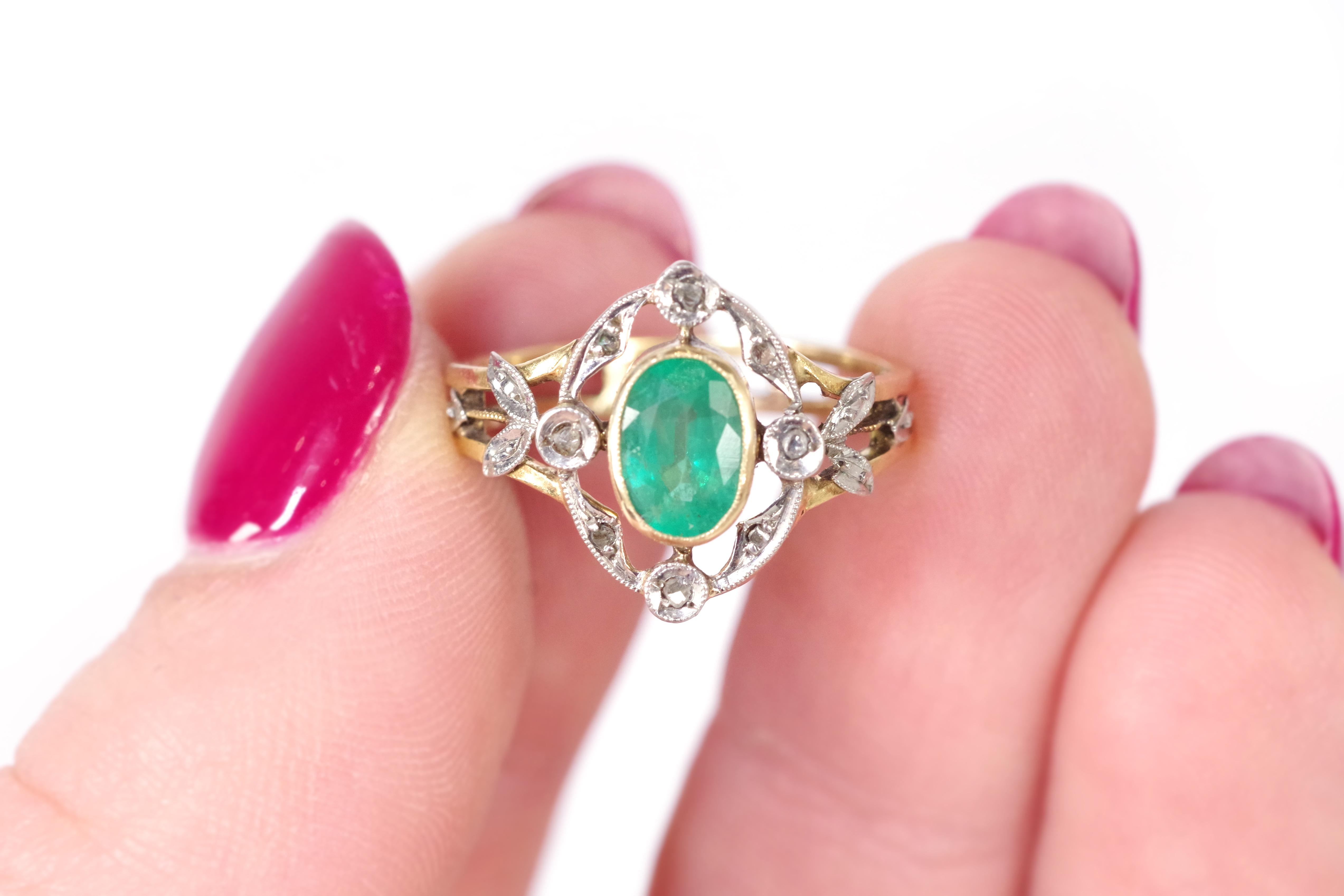Smaragdring aus 18 Karat Gold und Platin mit Smaragd aus der Belle Epoque im Angebot 1