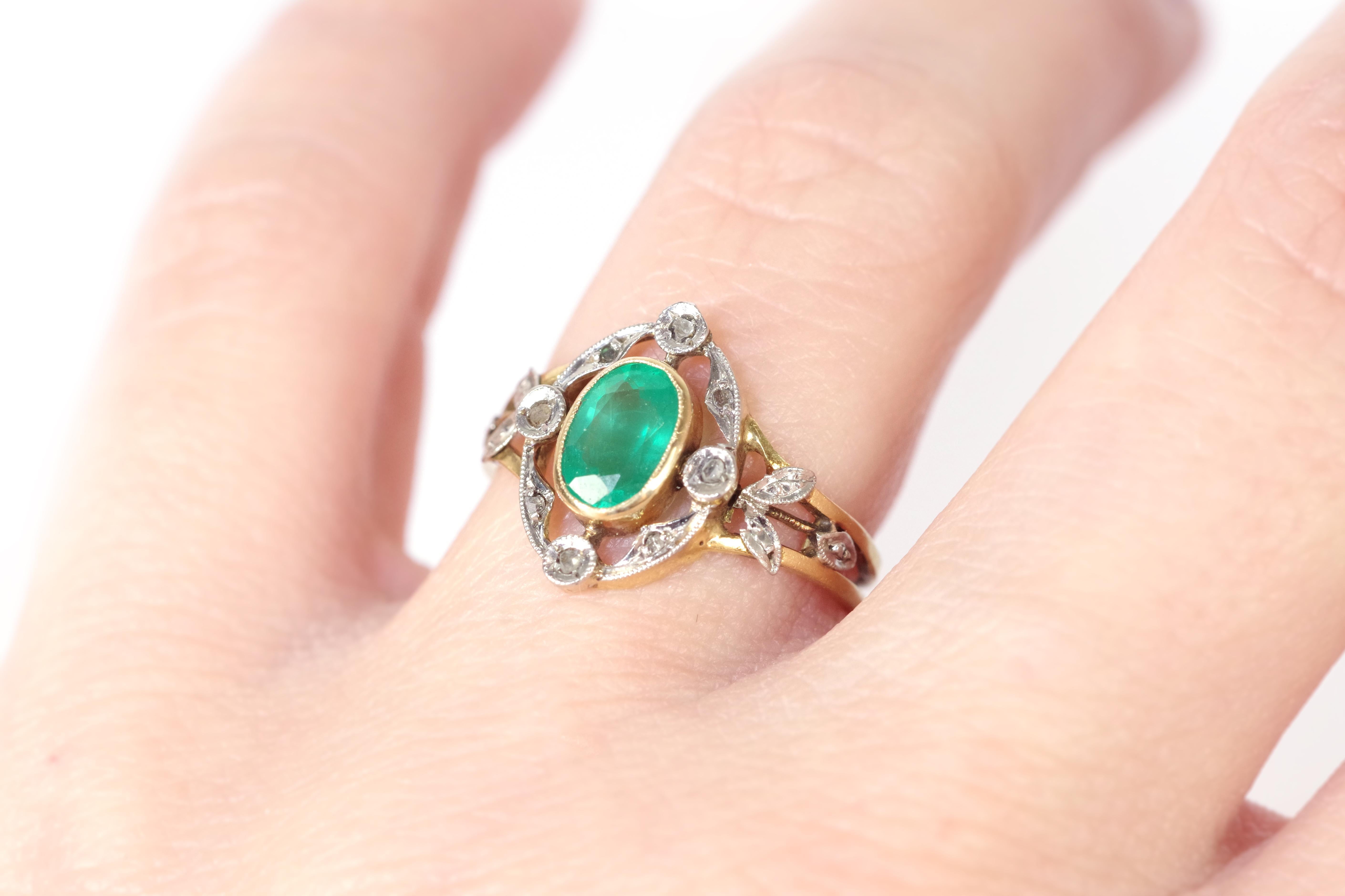 Smaragdring aus 18 Karat Gold und Platin mit Smaragd aus der Belle Epoque im Angebot 2