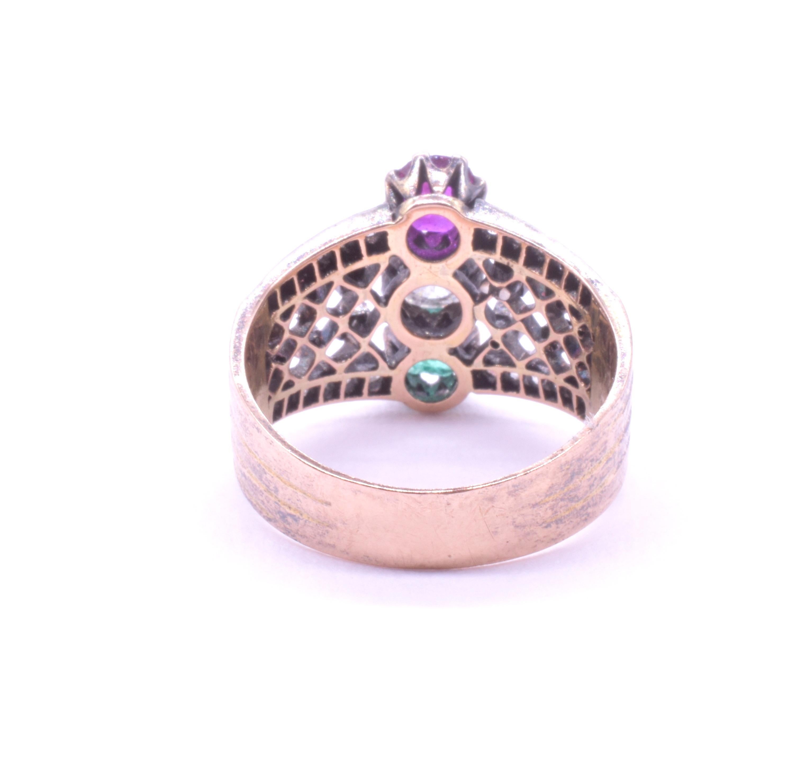 Belle Epoque Smaragd, Rubin und Diamant Ring mit durchbrochenem Band im Zustand „Hervorragend“ im Angebot in Baltimore, MD