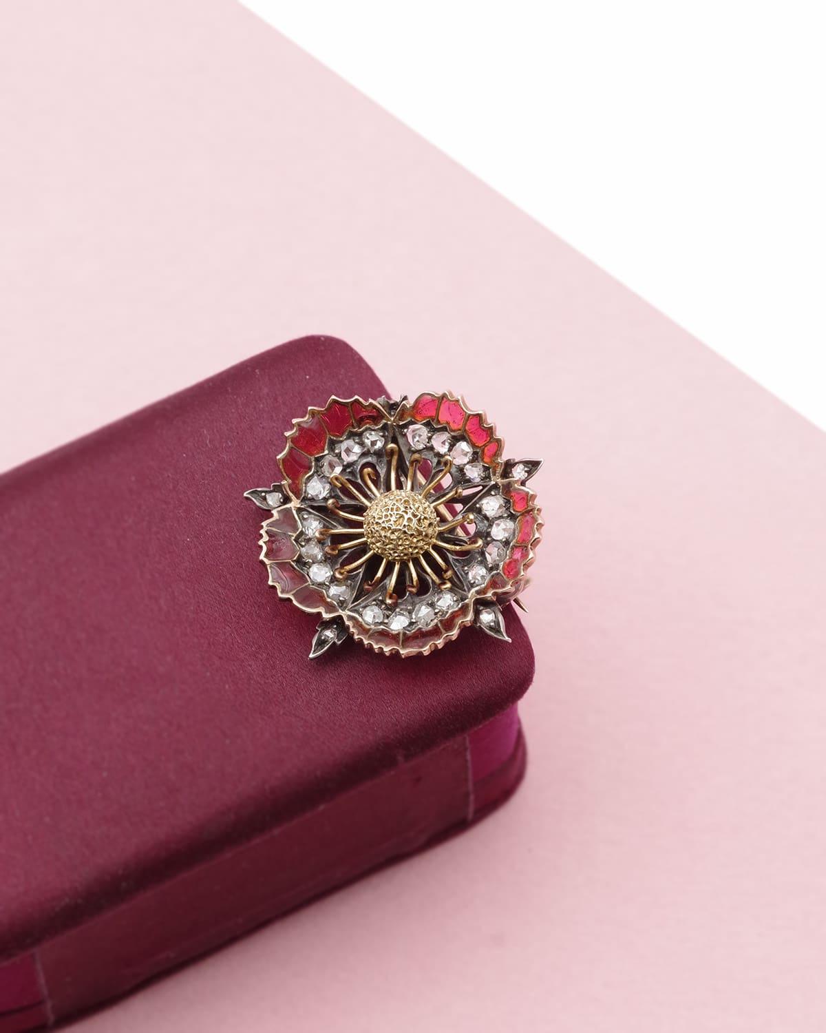 Art nouveau Broche coquelicot en émail Belle Epoque en or 18k et argent, émail plique-à-jour en vente