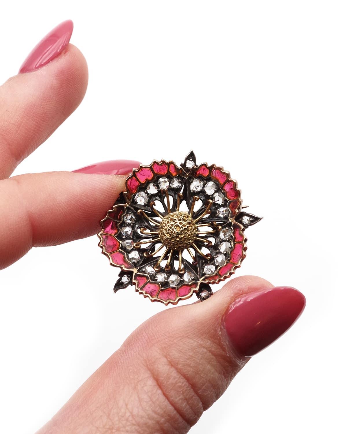 Taille rose Broche coquelicot en émail Belle Epoque en or 18k et argent, émail plique-à-jour en vente