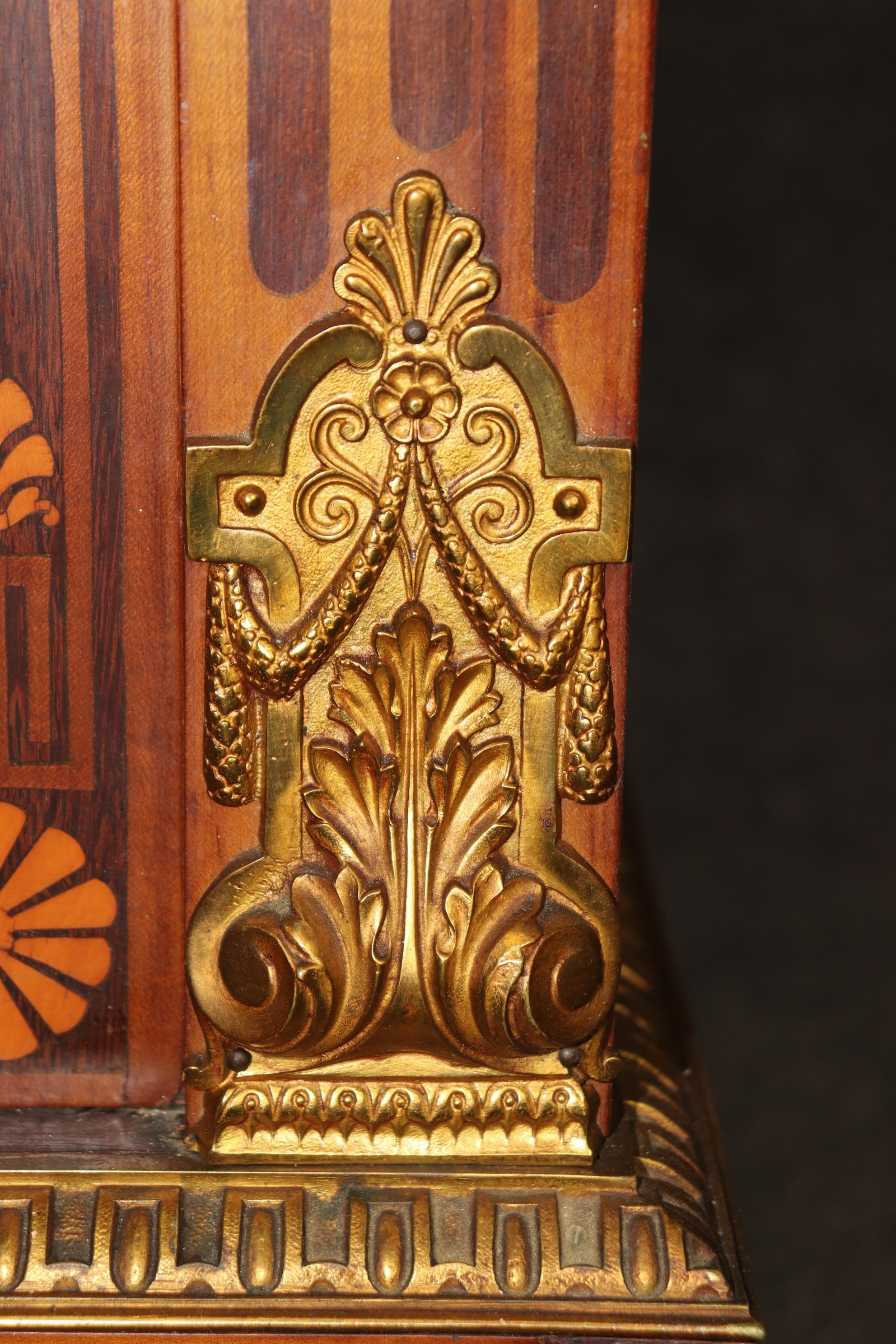 Cabinet en bronze doré de la Belle Époque, époque 1870, avec plaques d'Émile Guillemin 6