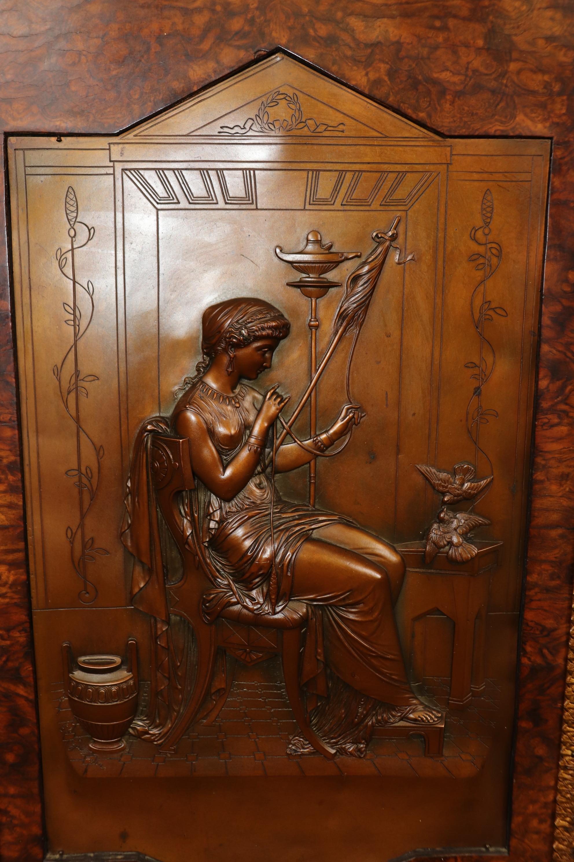 Cabinet en bronze doré de la Belle Époque, époque 1870, avec plaques d'Émile Guillemin 9