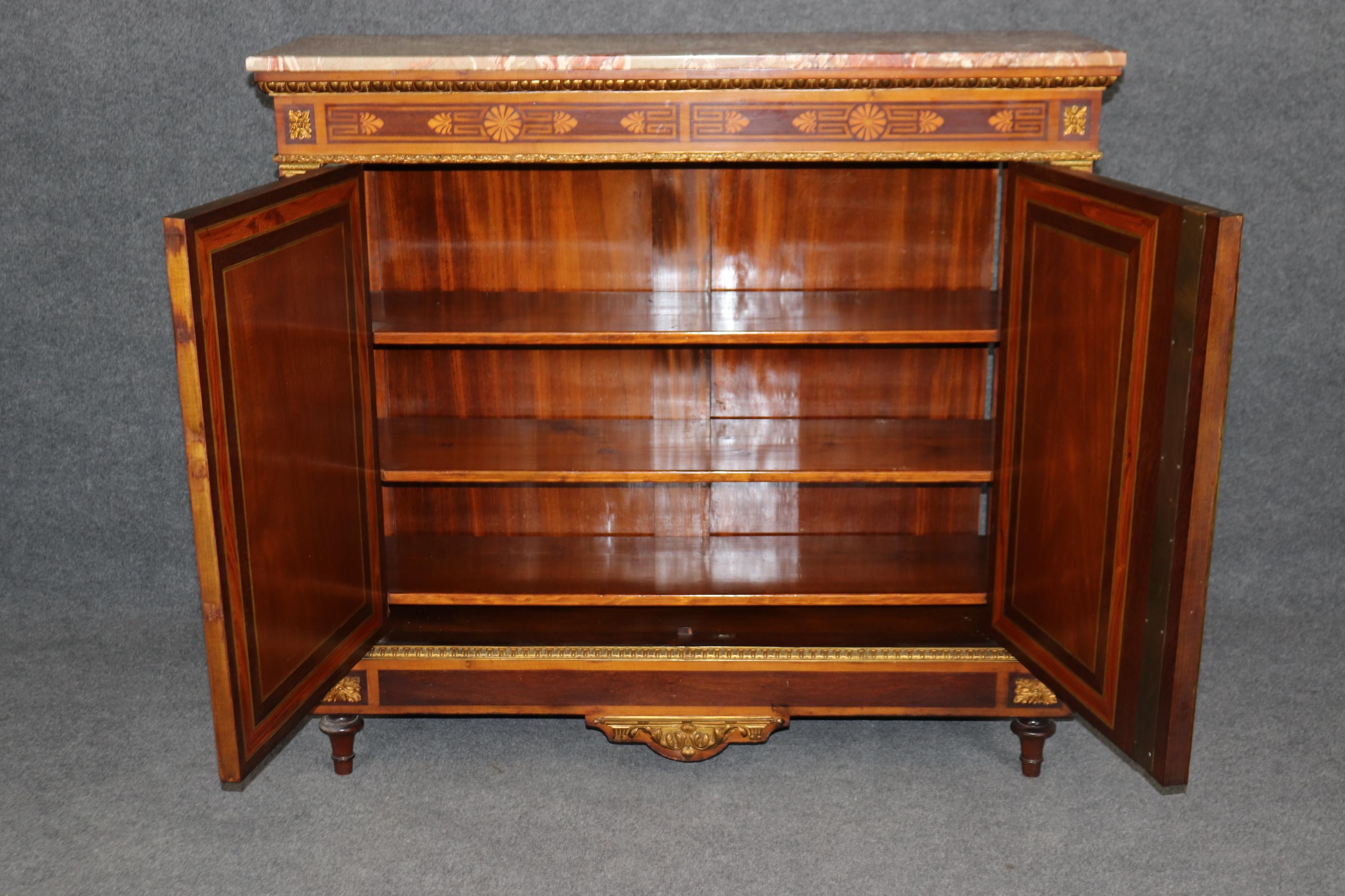 Cabinet en bronze doré de la Belle Époque, époque 1870, avec plaques d'Émile Guillemin Bon état à Swedesboro, NJ