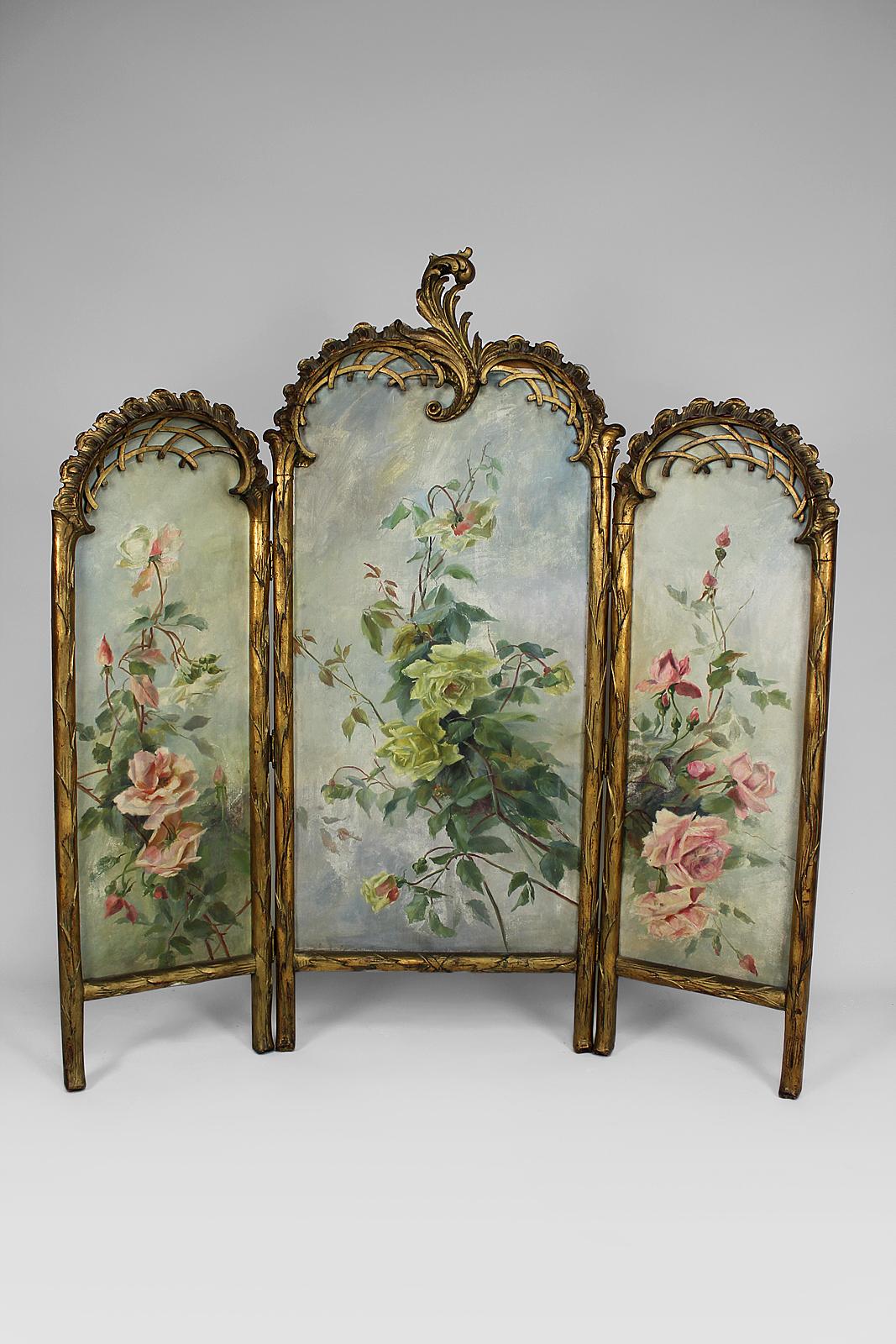 Amazing Belle Époque decorative folding screen / room divider composed of 3 panels (triptych).

Structure in gilded and carved wood.
Painted canvas panels of pink and green flowering roses.

Belle Époque eclecticism (Baroque, Rococo, Louis XV,