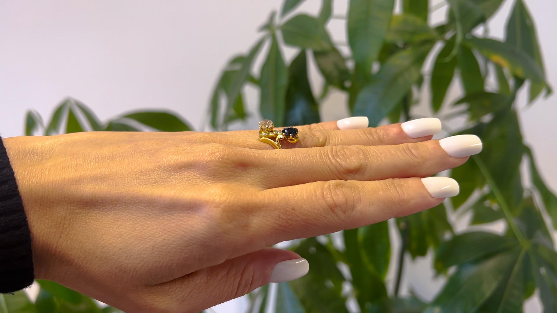 Belle Époque French Diamond and Sapphire 18k Yellow Gold Toi et Moi Ring In Good Condition In Beverly Hills, CA