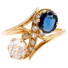 Anillo Toi et Moi de oro amarillo de 18k con diamantes y zafiro de la Belle Époque francesa