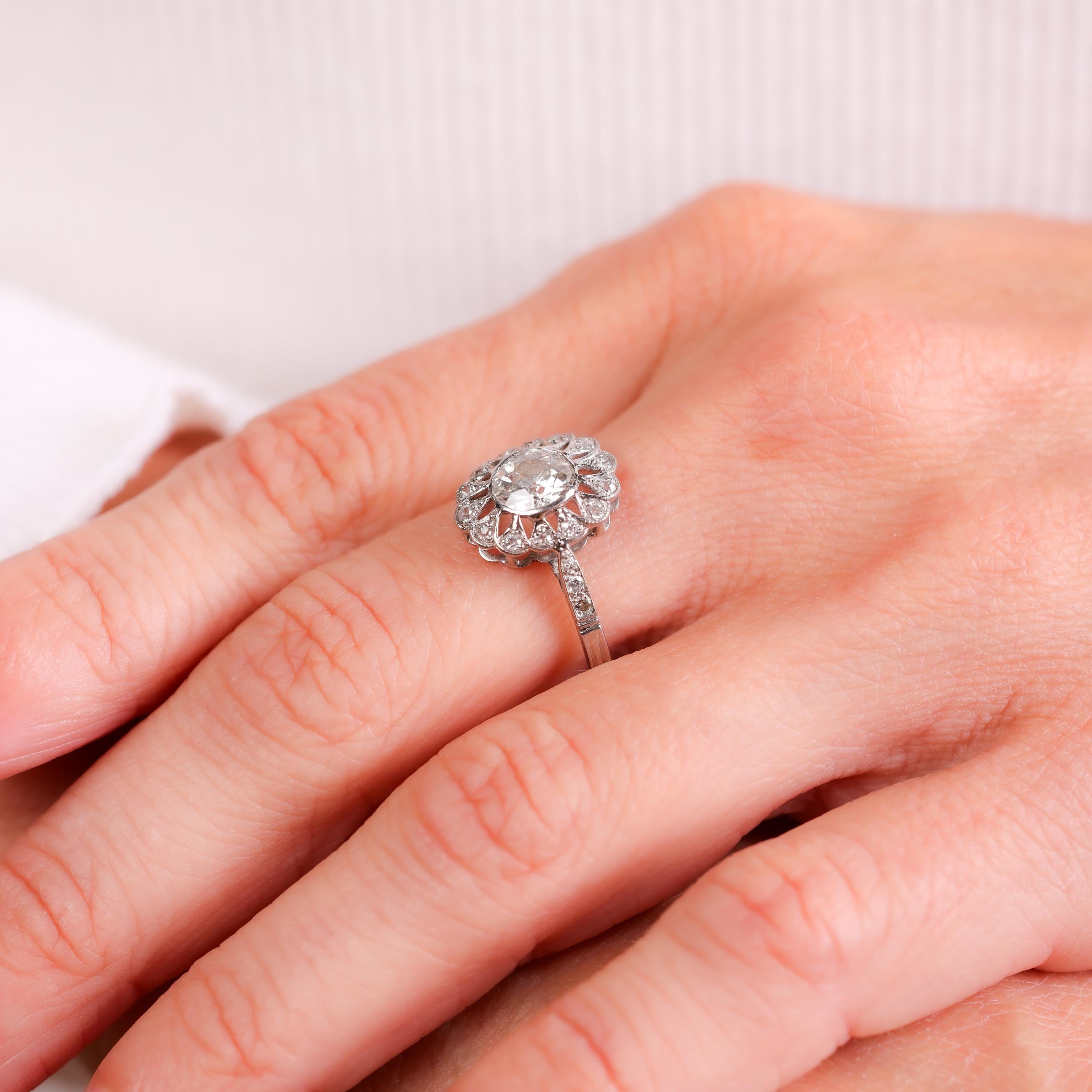 Belle Époque French diamond platinum cluster ring In Excellent Condition In Beverly Hills, CA