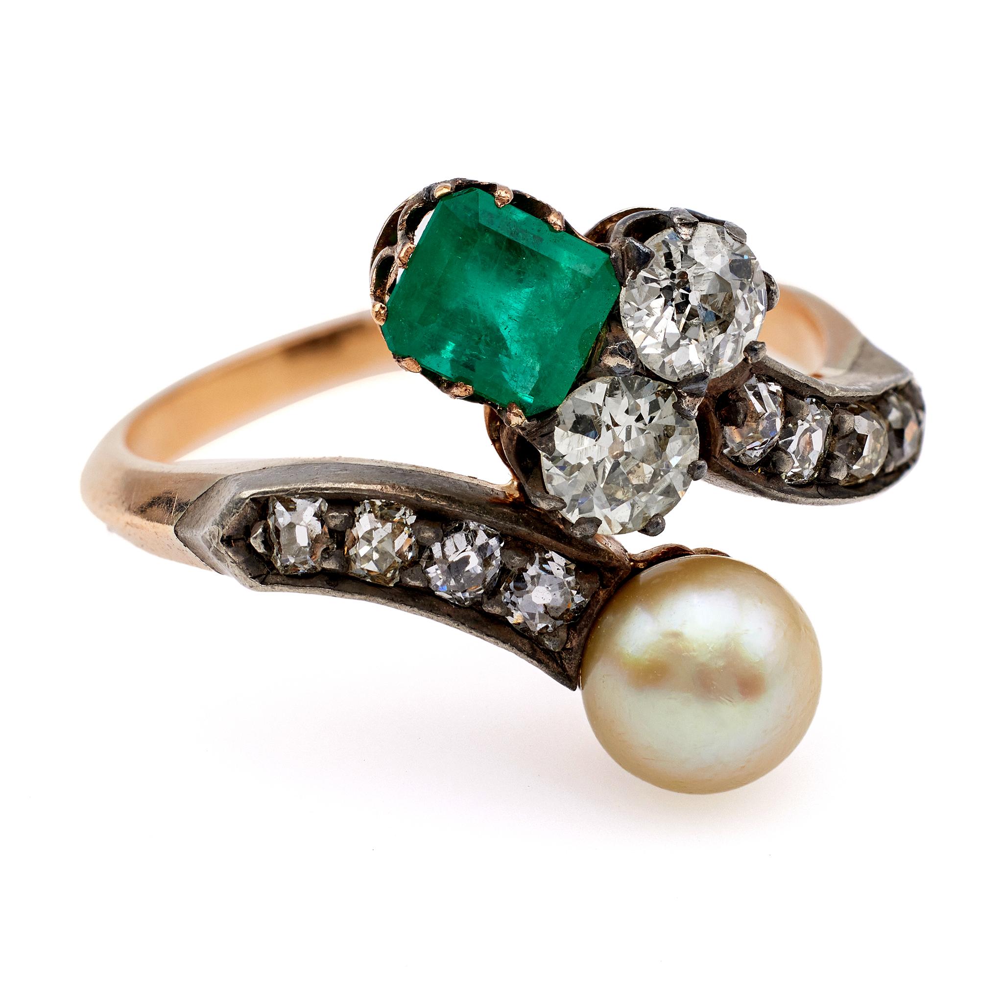 Women's Belle Époque French Emerald Pearl Diamond 18k Rose Gold Silver Toi et Moi Ring For Sale