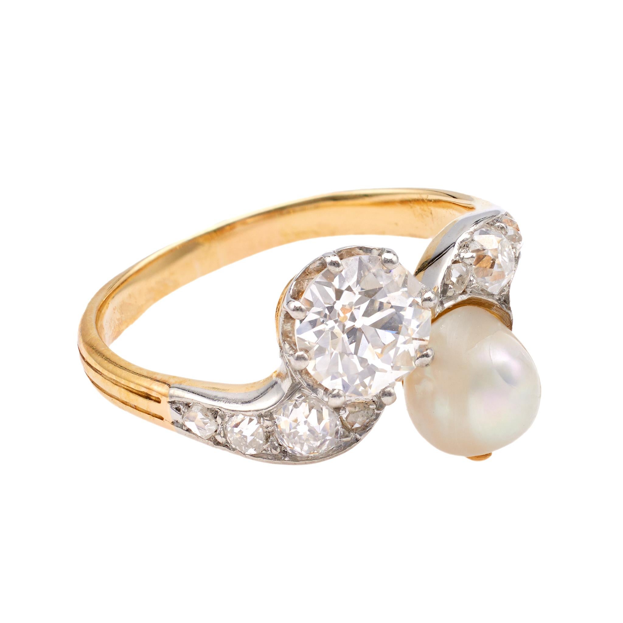 Women's or Men's Belle Époque French GIA 0.82 Carat Diamond and Pearl Toi et Moi 18k Yellow Gold  For Sale