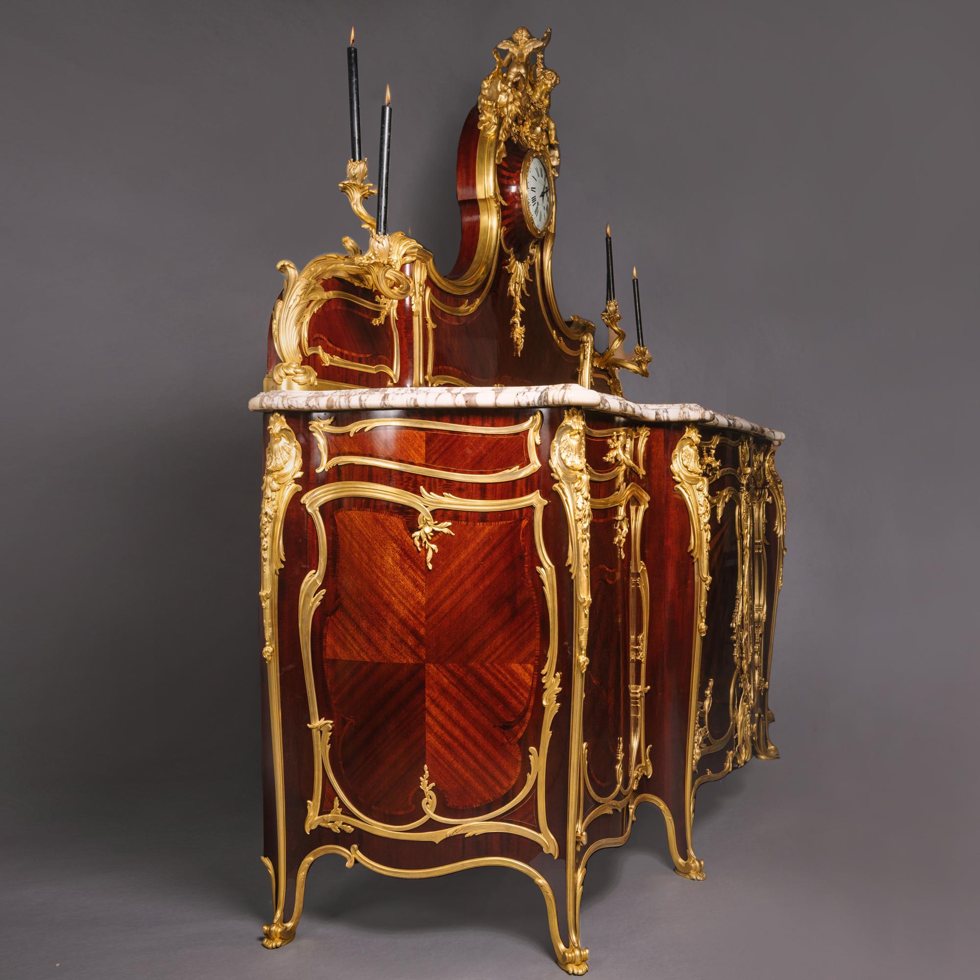Aparador con incrustaciones de parquet y montura de bronce dorado de la Belle Epoque, por François Linke Francés en venta
