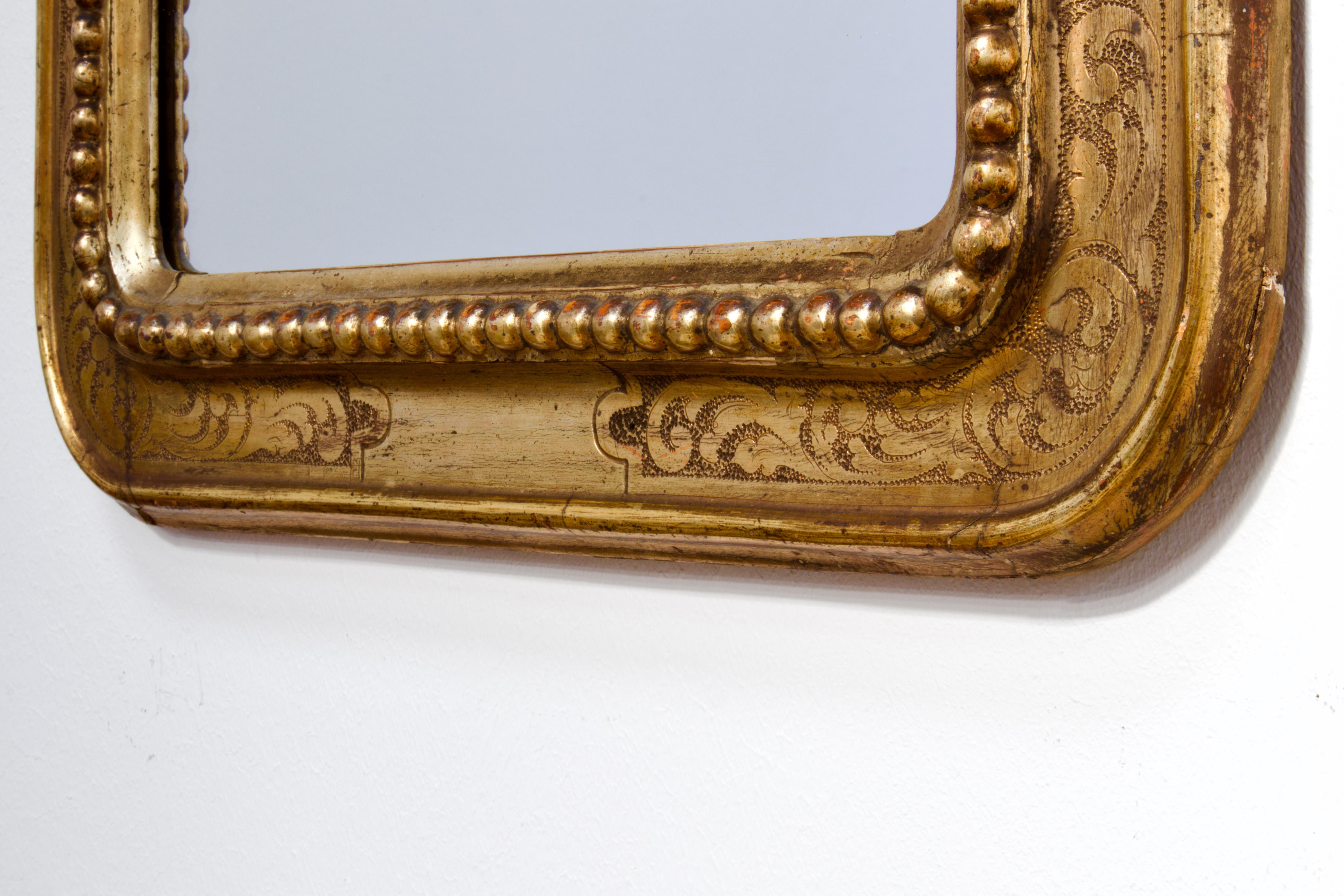 Belle Époque Hand geschnitzt Blattgold Italienisch abgerundeten rechteckigen Wandspiegel (19. Jahrhundert) im Angebot
