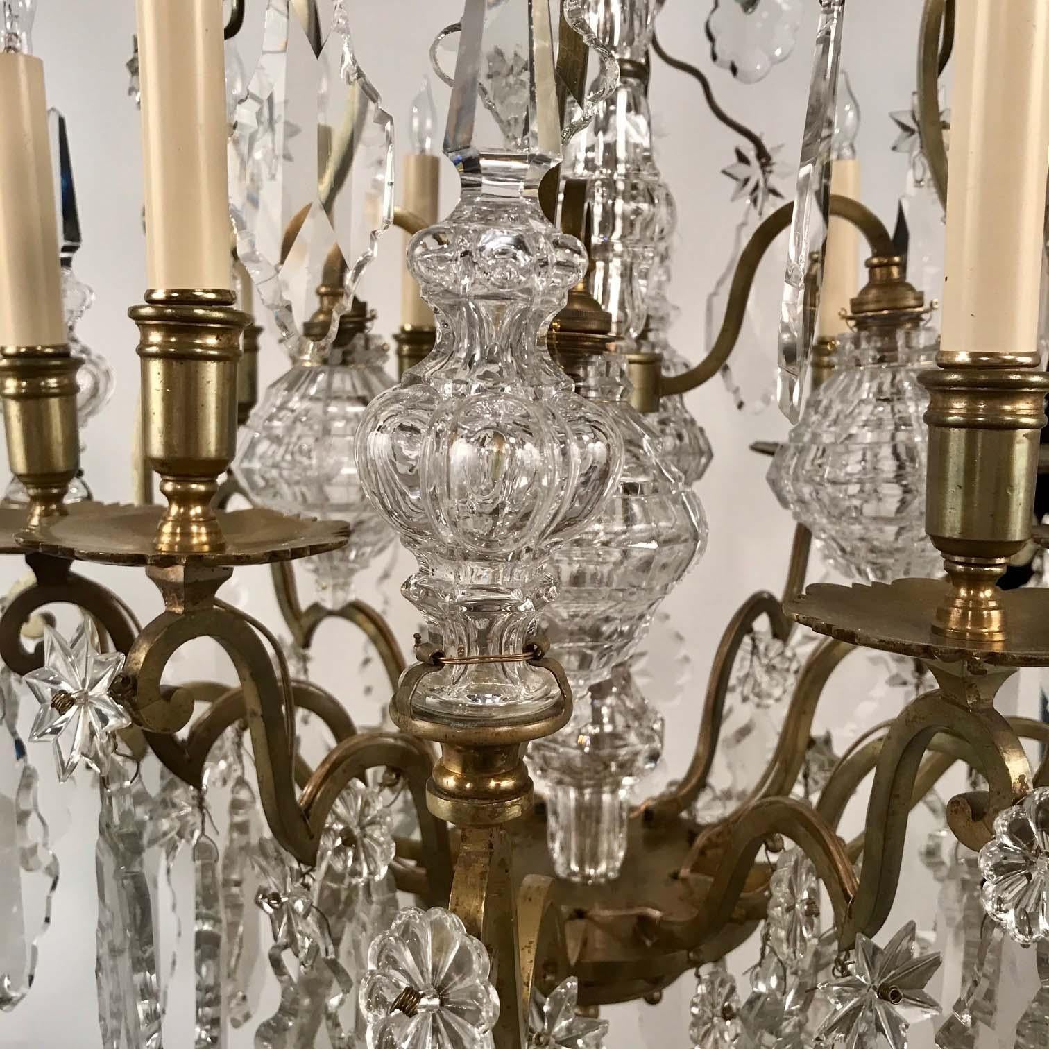 Lampadario a otto bracci in bronzo in stile Belle Epoque Luigi XV in vendita 3