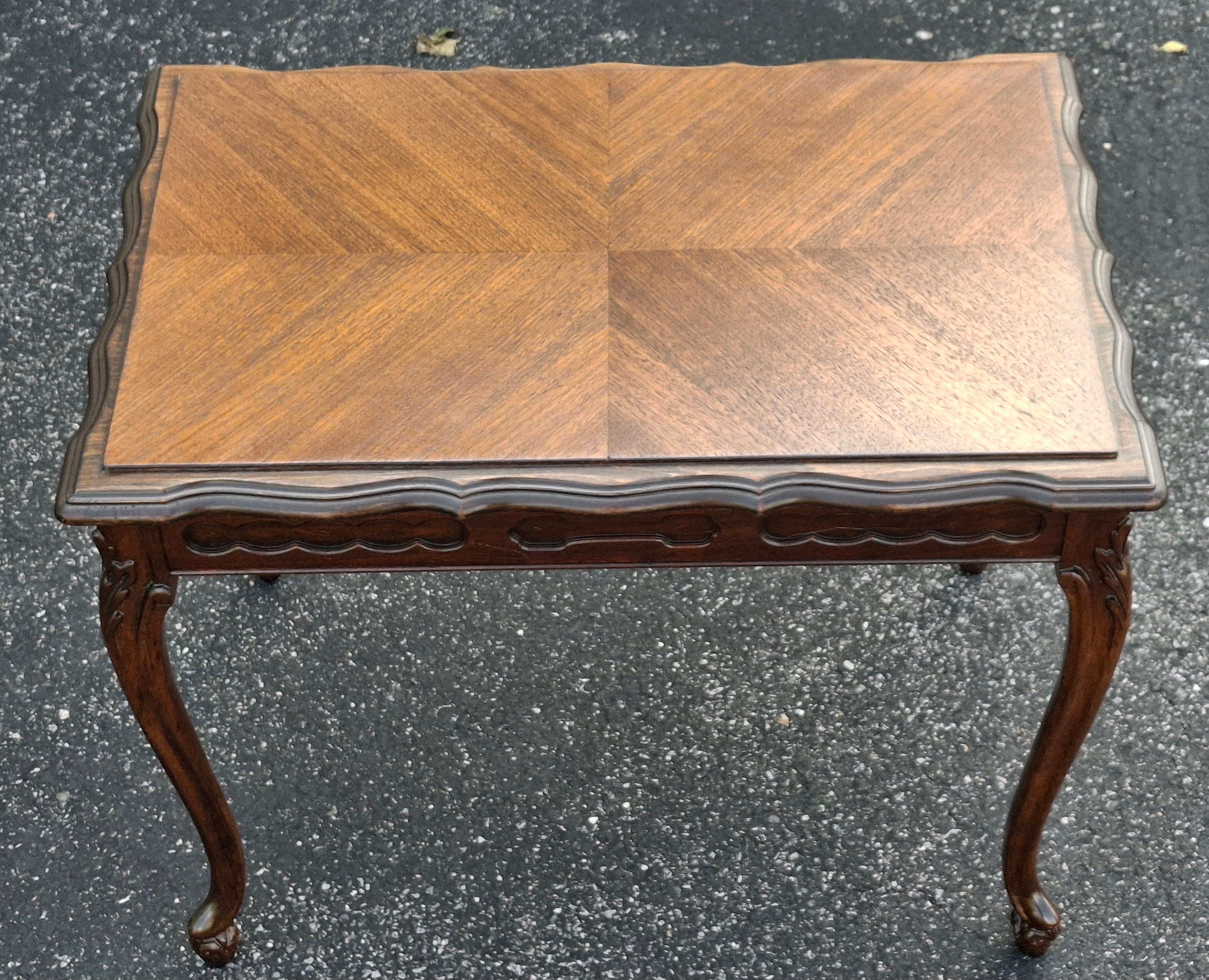Belle Epoque Louis XV Style Side Table with Glass Serving Tray, Refinished For Sale 4