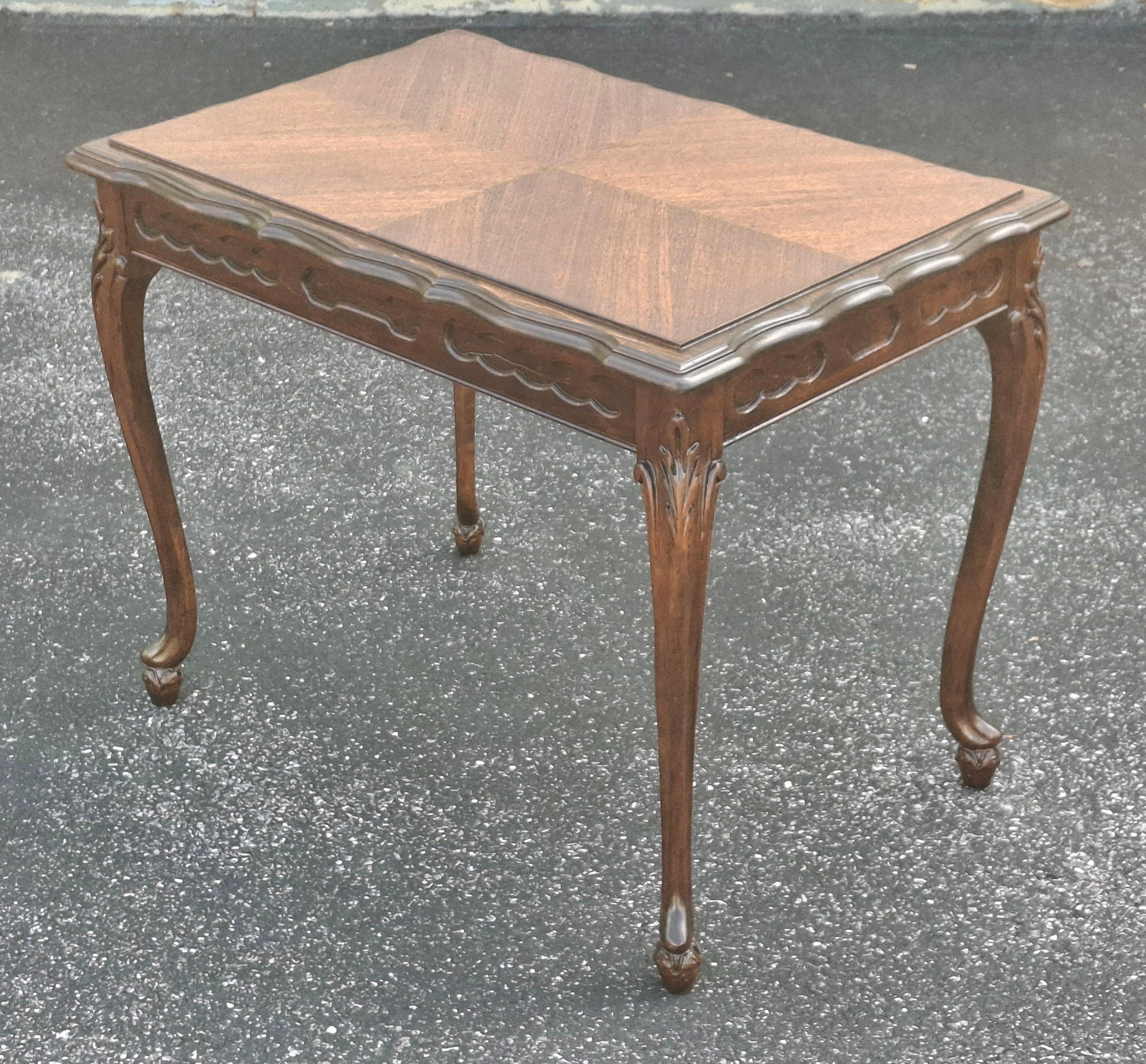 Belle Epoque Louis XV Style Side Table with Glass Serving Tray, Refinished For Sale 5
