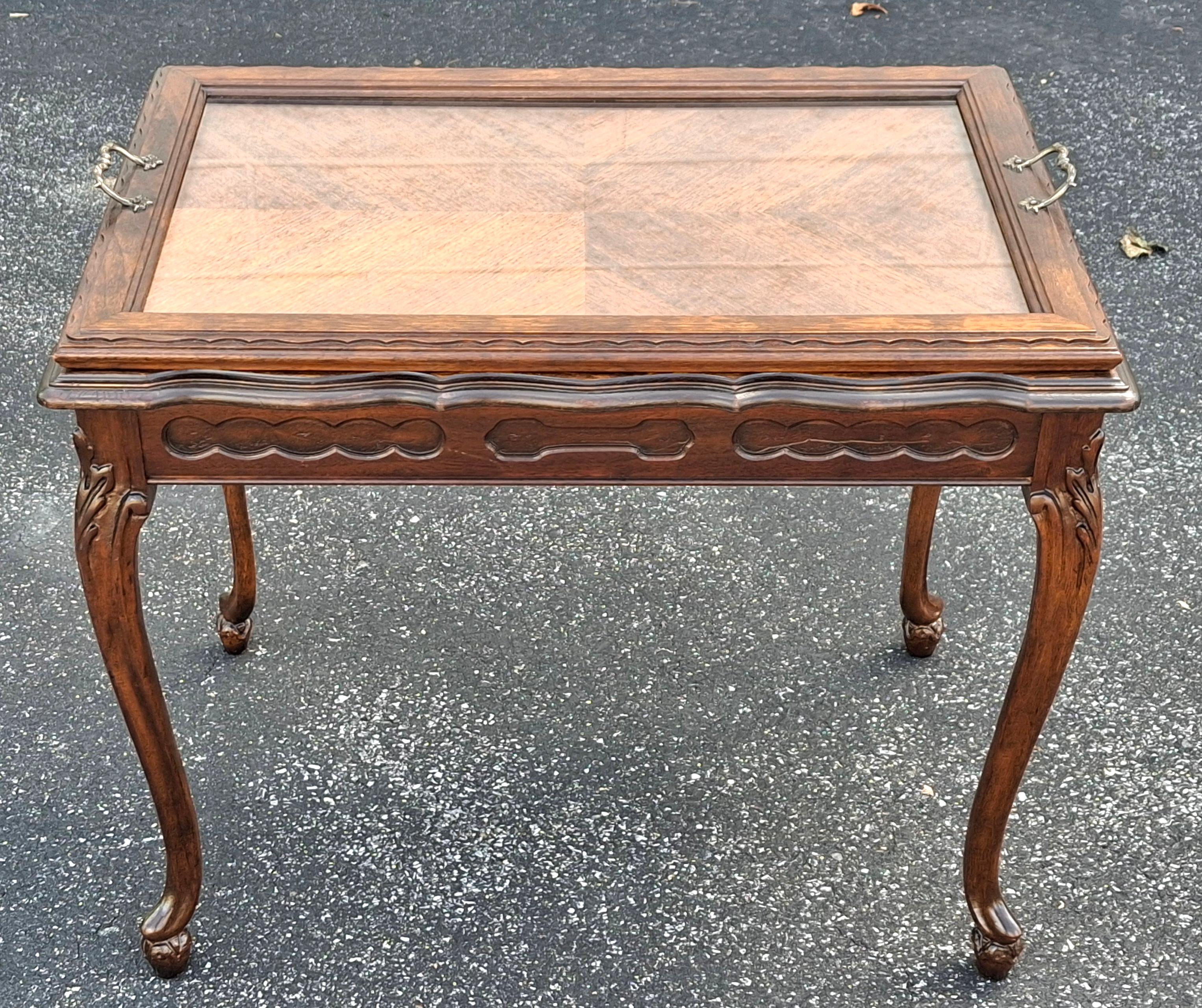 Belle Epoque Louis XV Style Side Table with Glass Serving Tray, Refinished In Good Condition For Sale In Germantown, MD