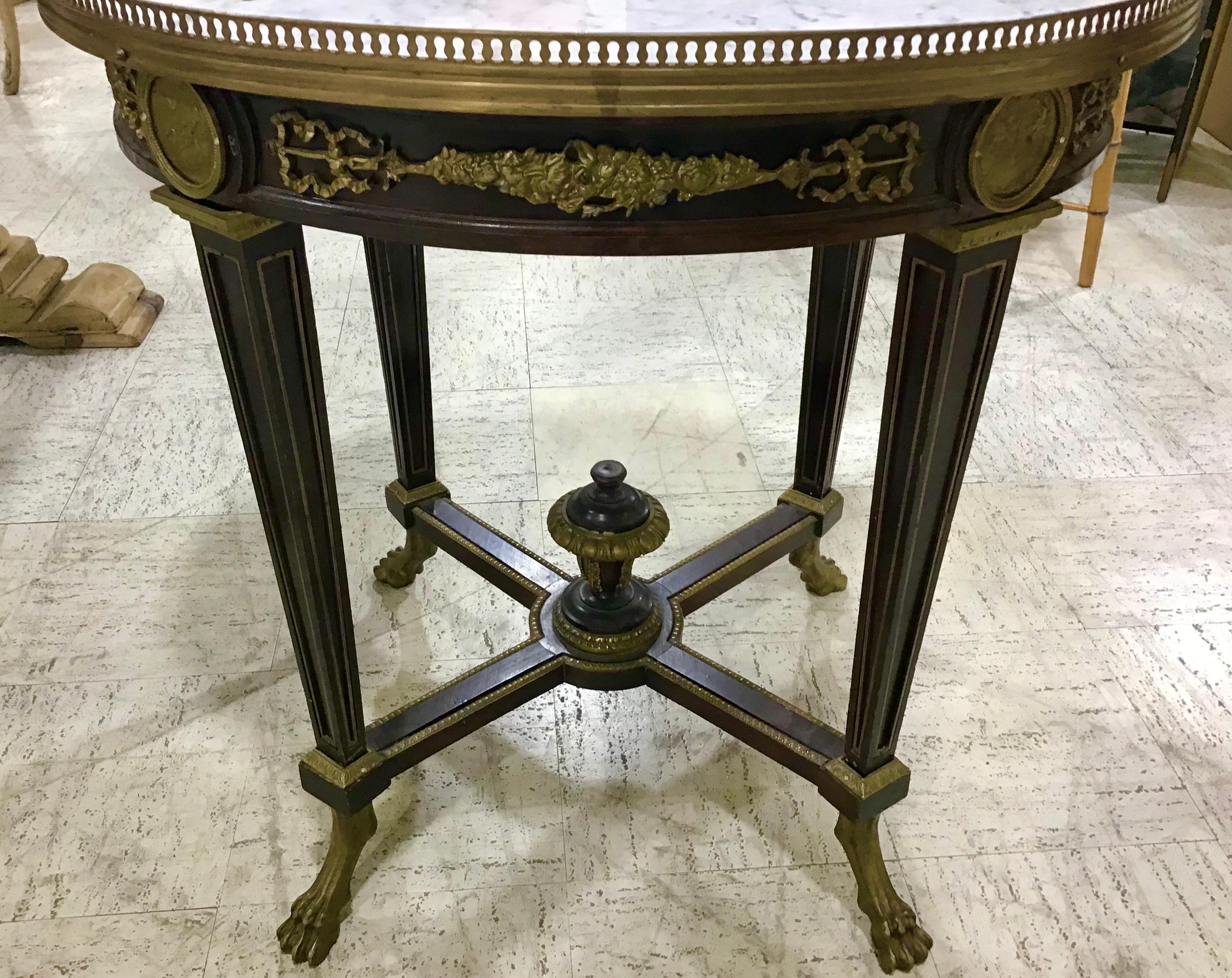 Belle Epoque Louis XVI Style Bronze Mounted Oval Side Table For Sale 2