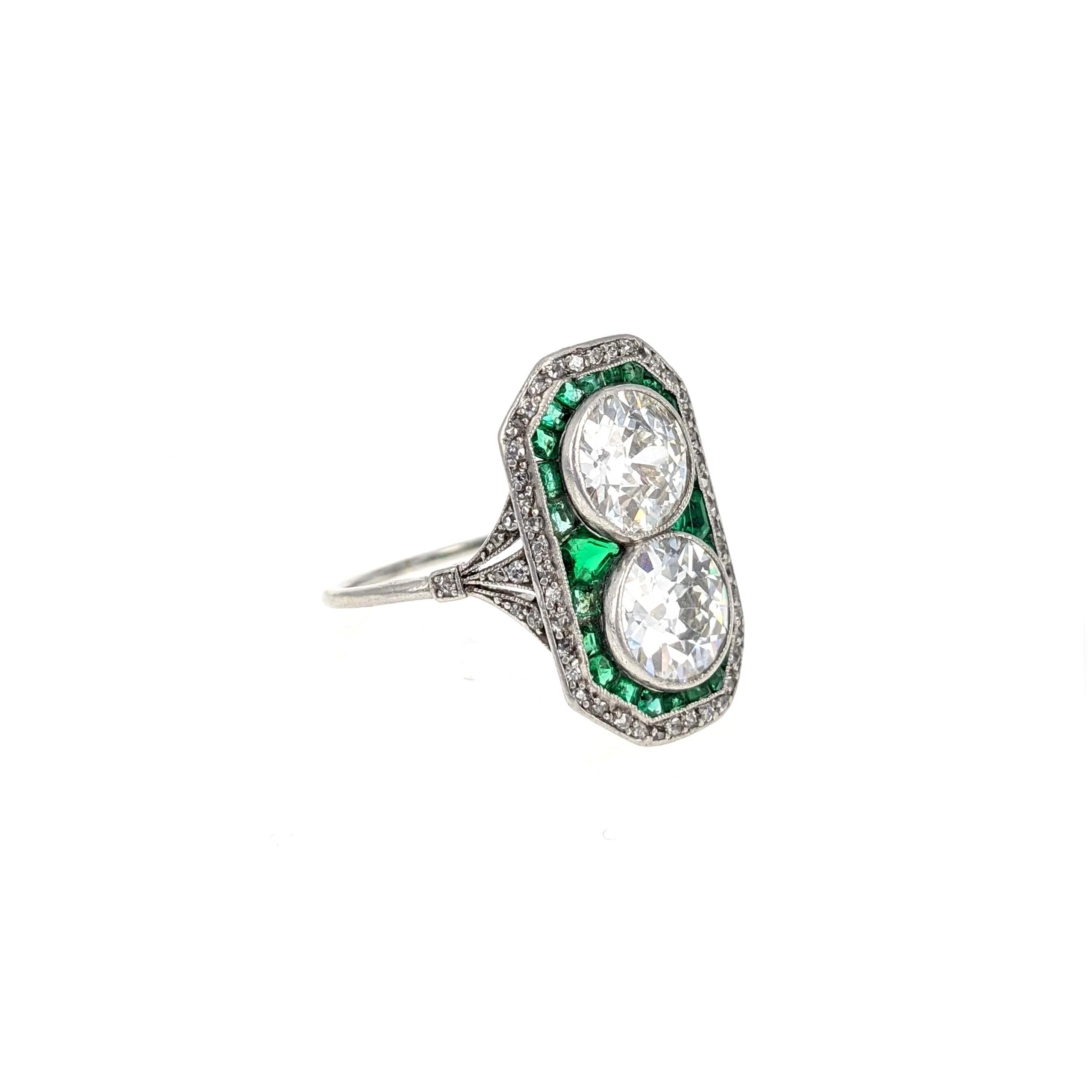 Belle Époque Old European Cut Diamond Emerald and Platinum French Ring In Good Condition In New York, NY