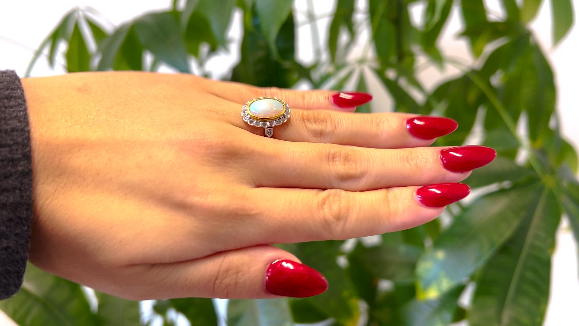 Belle Époque Opal und Diamant 18k Gelbgold Platin Cluster Ring im Zustand „Gut“ im Angebot in Beverly Hills, CA