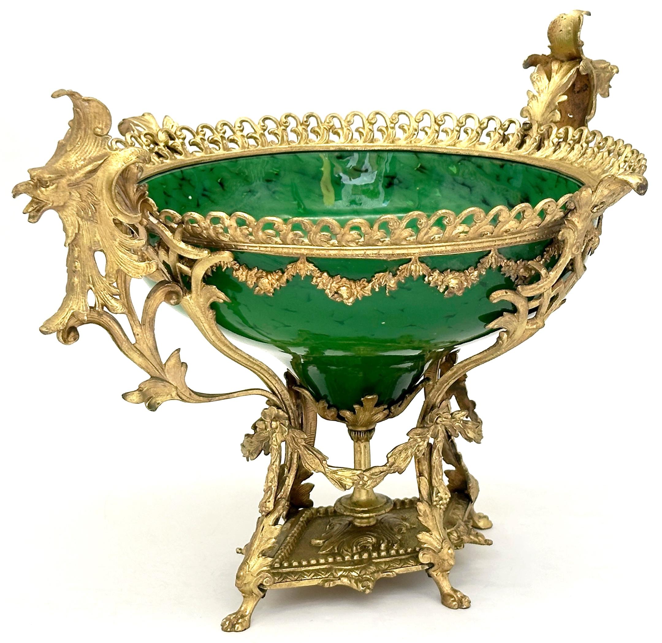 Centrotavola in vetro artistico in stile Loetz Glass della Belle Époque con montatura in ormù, 1890 circa in vendita 1