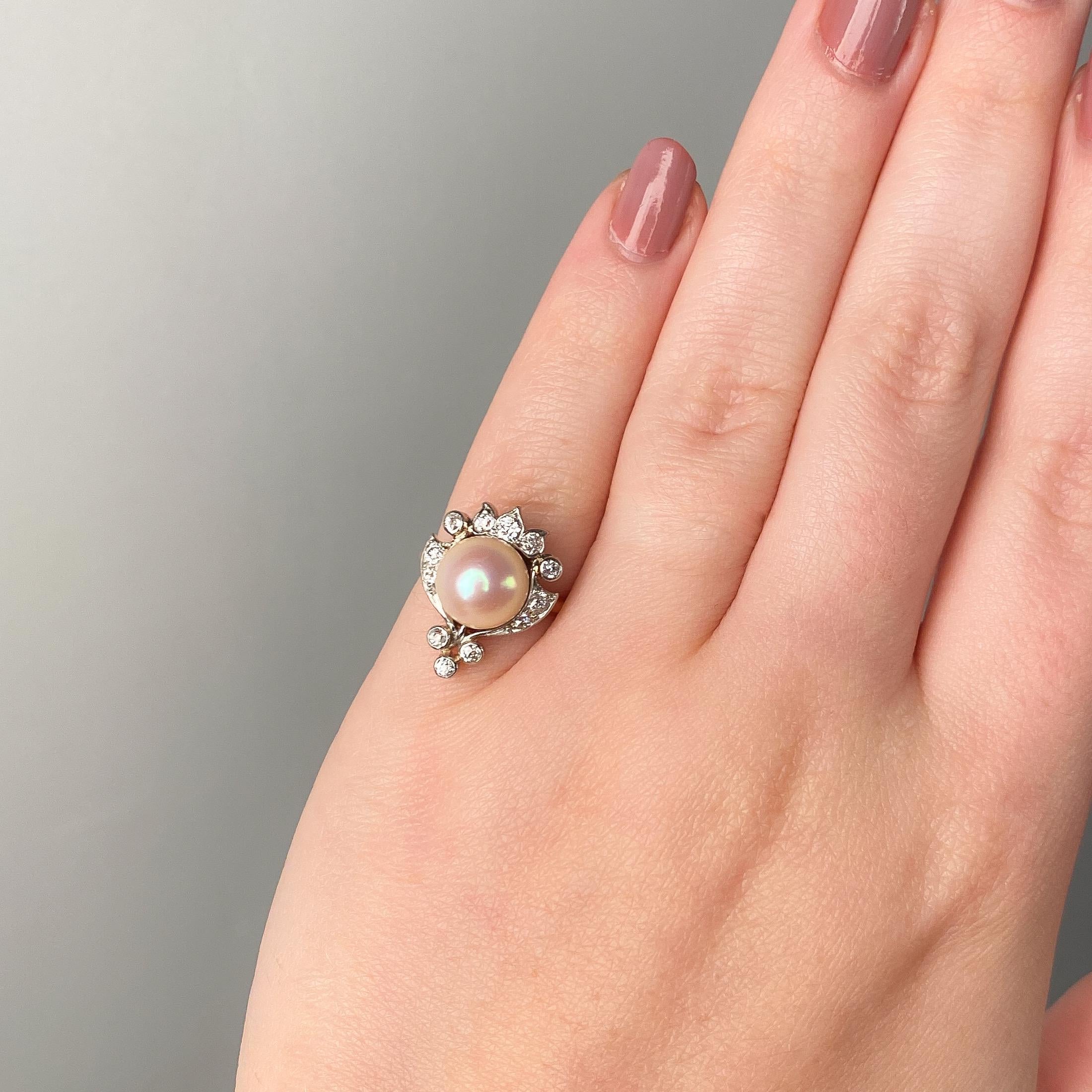 Anello Belle Epoque con perle e diamanti taglio antico in platino e oro 12k In condizioni buone in vendita a Lewisburg, PA