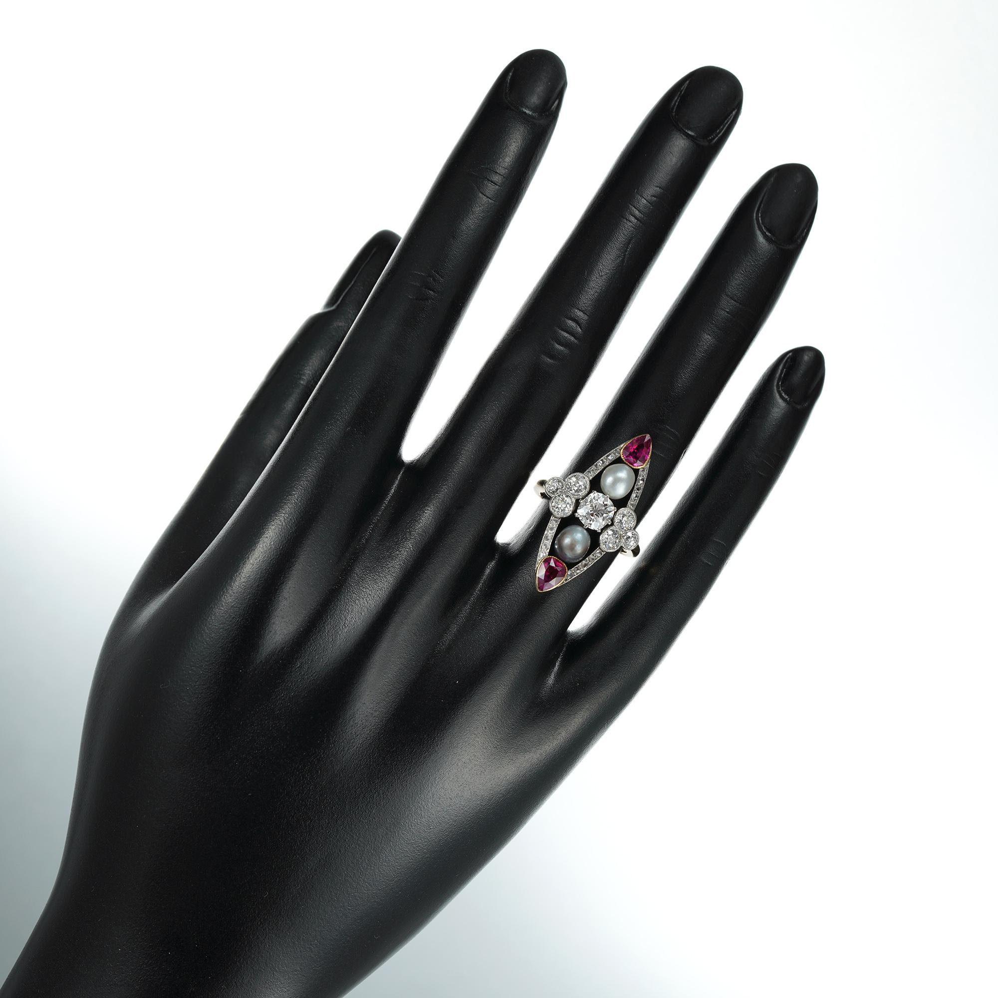 Ring mit Perlen, Rubinen und Diamanten aus der Belle Epoque im Zustand „Gut“ im Angebot in London, GB