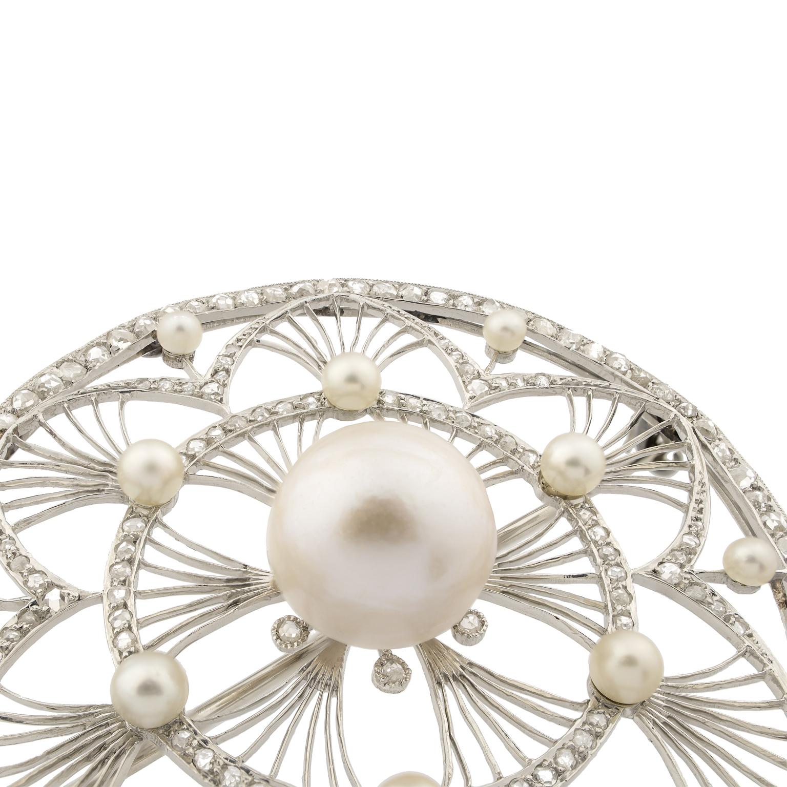 Belle Époque Pearls Diamonds Platinum Brooch In Excellent Condition For Sale In Madrid, ES