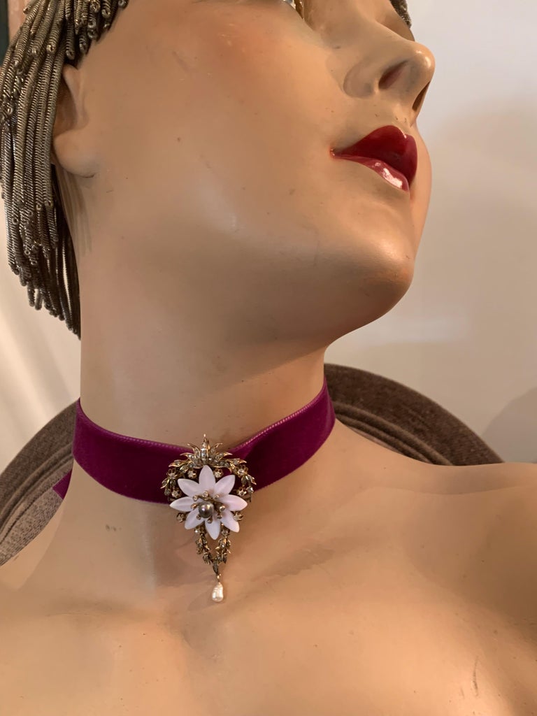 Women's Belle Époque Pendant Brooch Black Pearl Pink Shell Diamond Gold Flower Garland For Sale