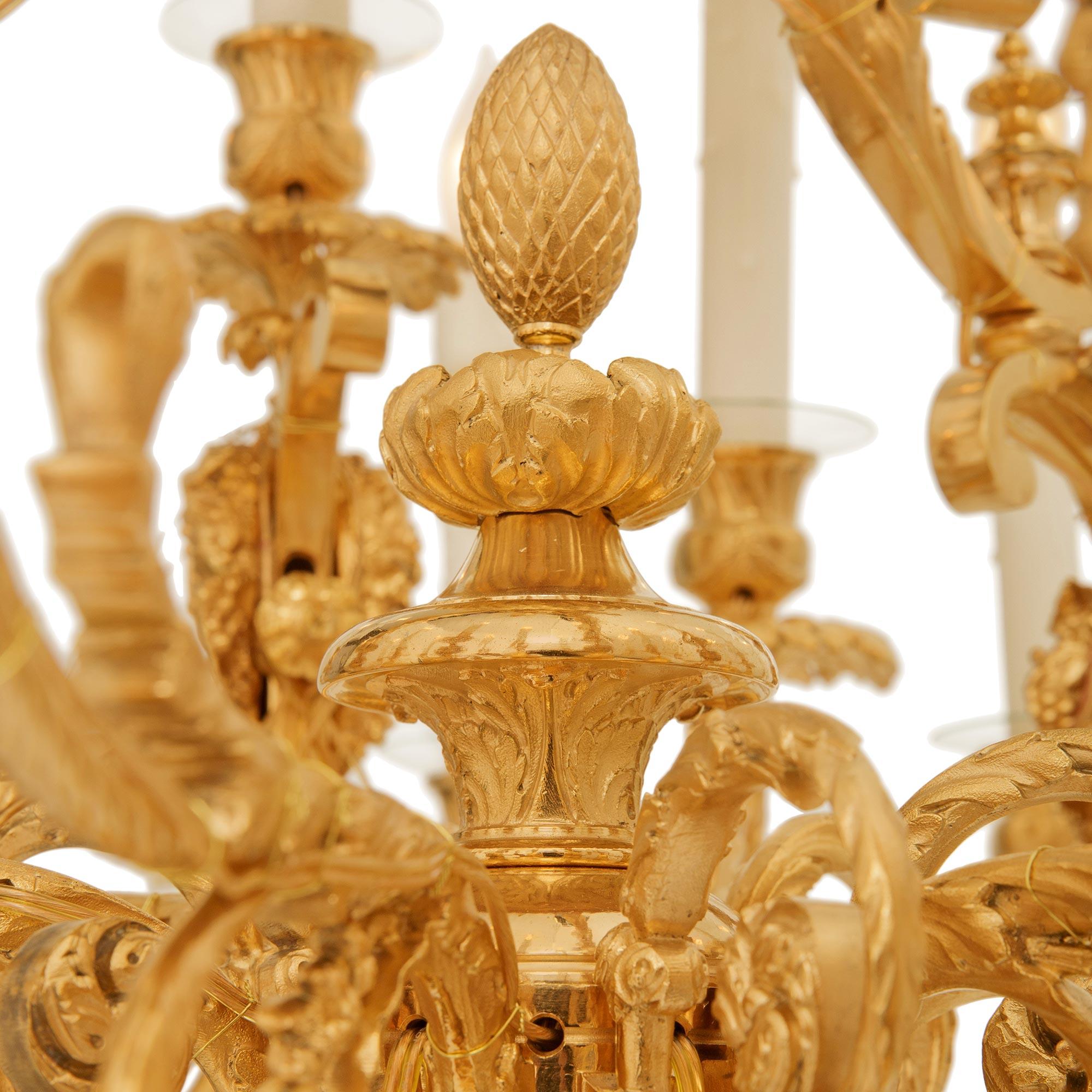 XIX secolo Lampadario in ormolu e bronzo patinato del periodo Belle Epoque Louis XV st. in vendita