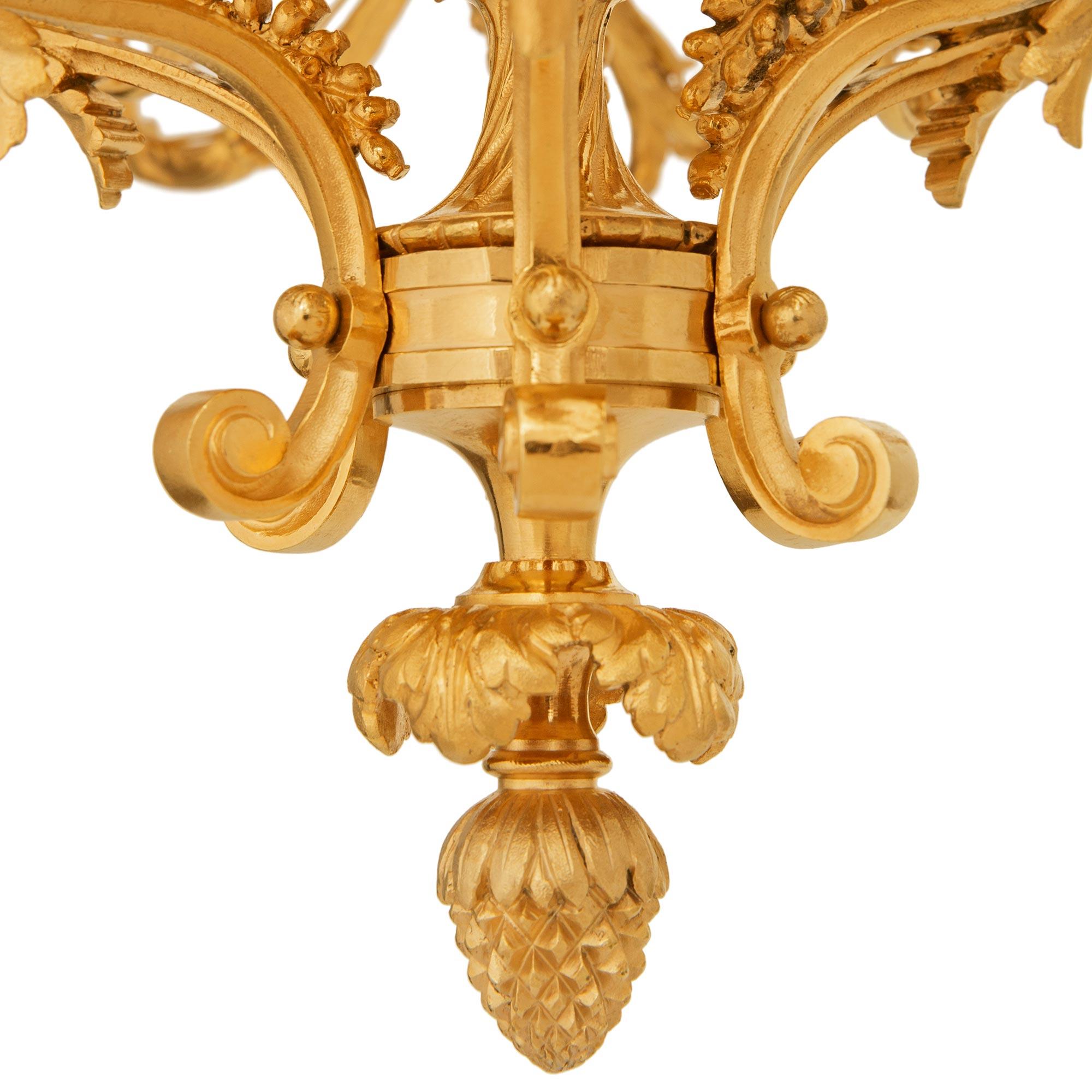 Lampadario in ormolu e bronzo patinato del periodo Belle Epoque Louis XV st. in vendita 1