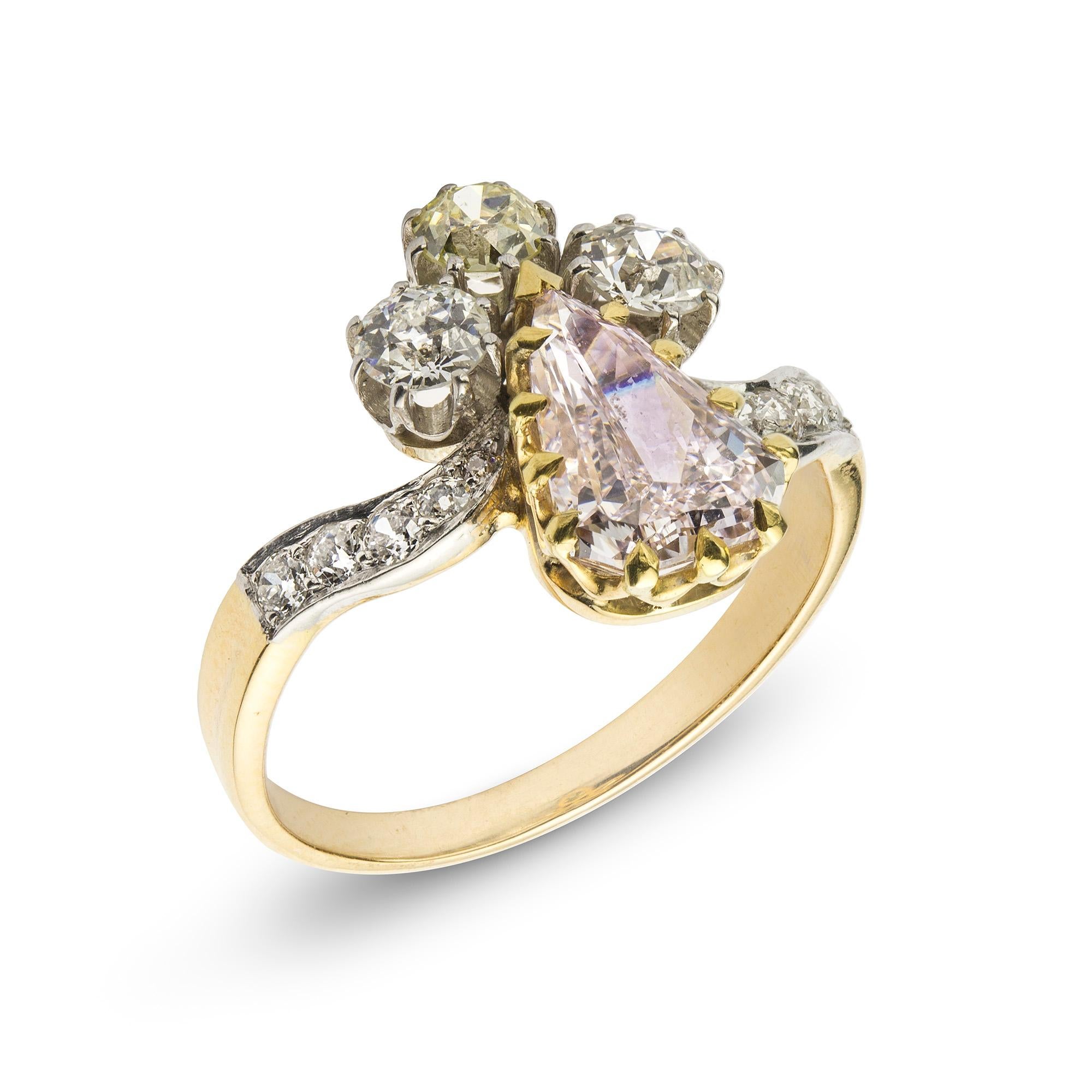 Belle Époque Bague ancienne en diamant rose fantaisie et jaune fantaisie de 1,43 carat en vente