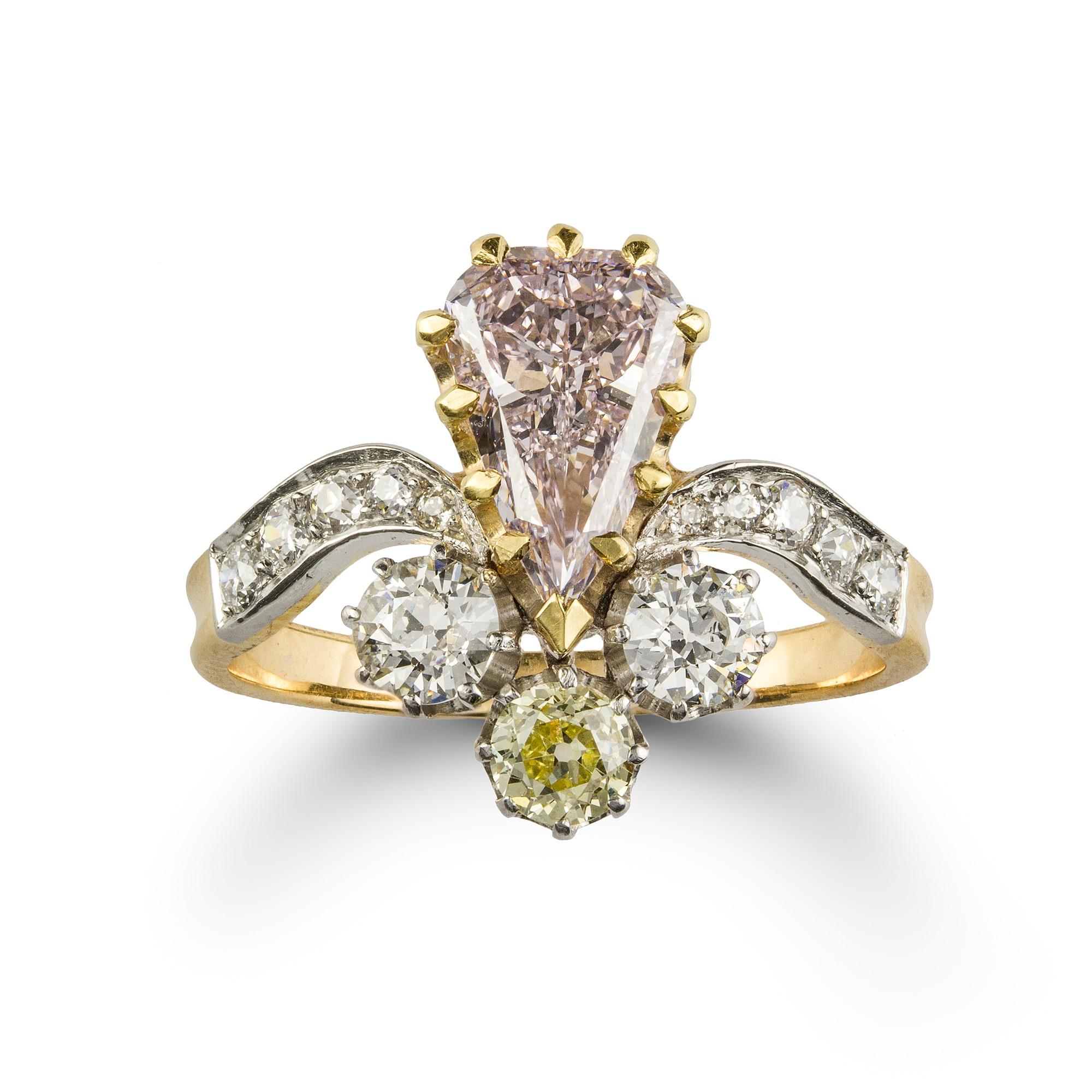 Taille poire Bague ancienne en diamant rose fantaisie et jaune fantaisie de 1,43 carat en vente