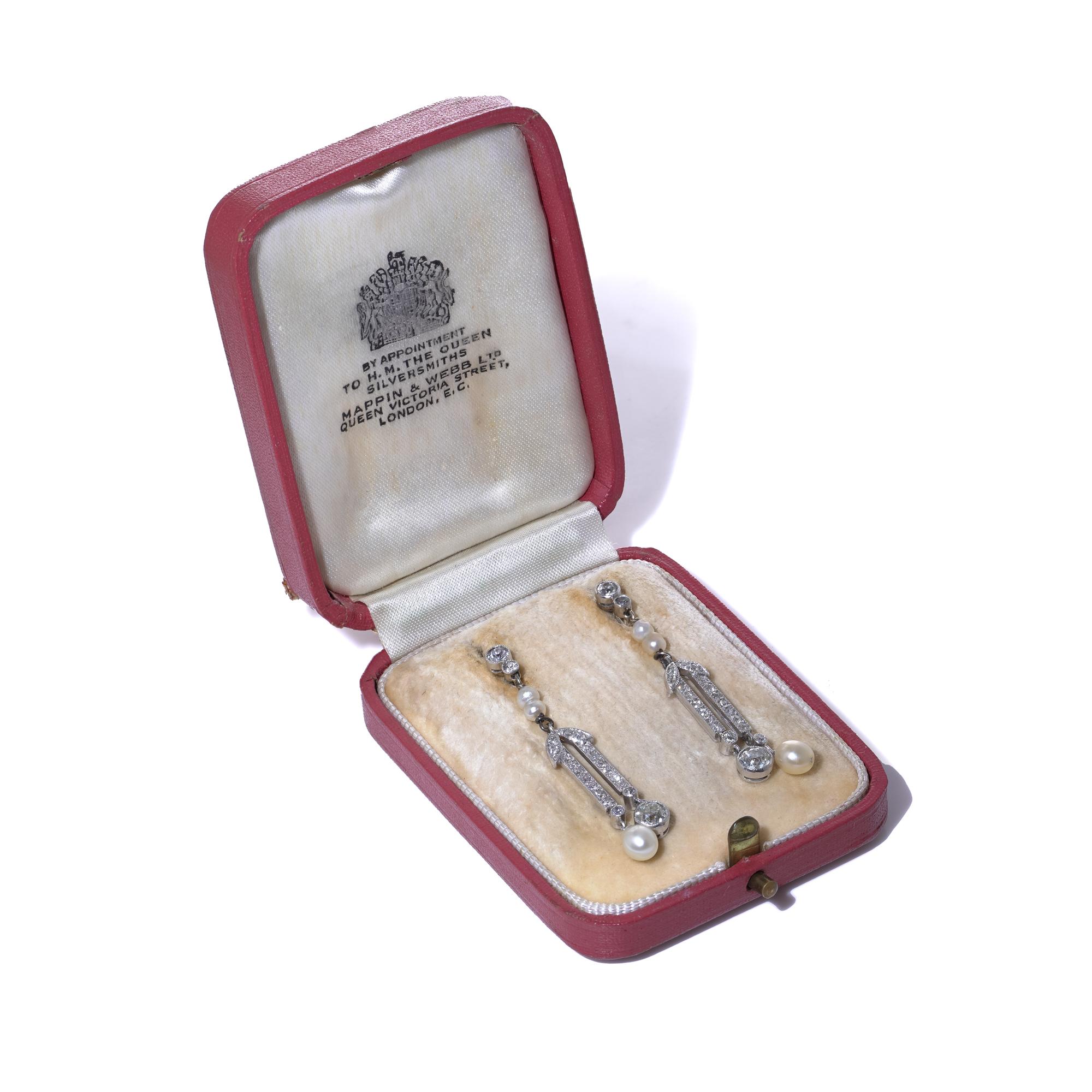 Taglio antico europeo Orecchini Belle Époque in platino con diamanti e perle naturali in vendita