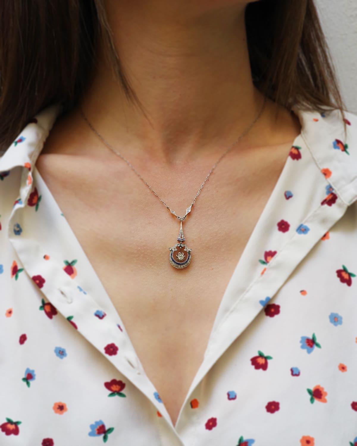 Belle Époque Collana Belle Epoque in platino con zaffiri e diamanti in vendita