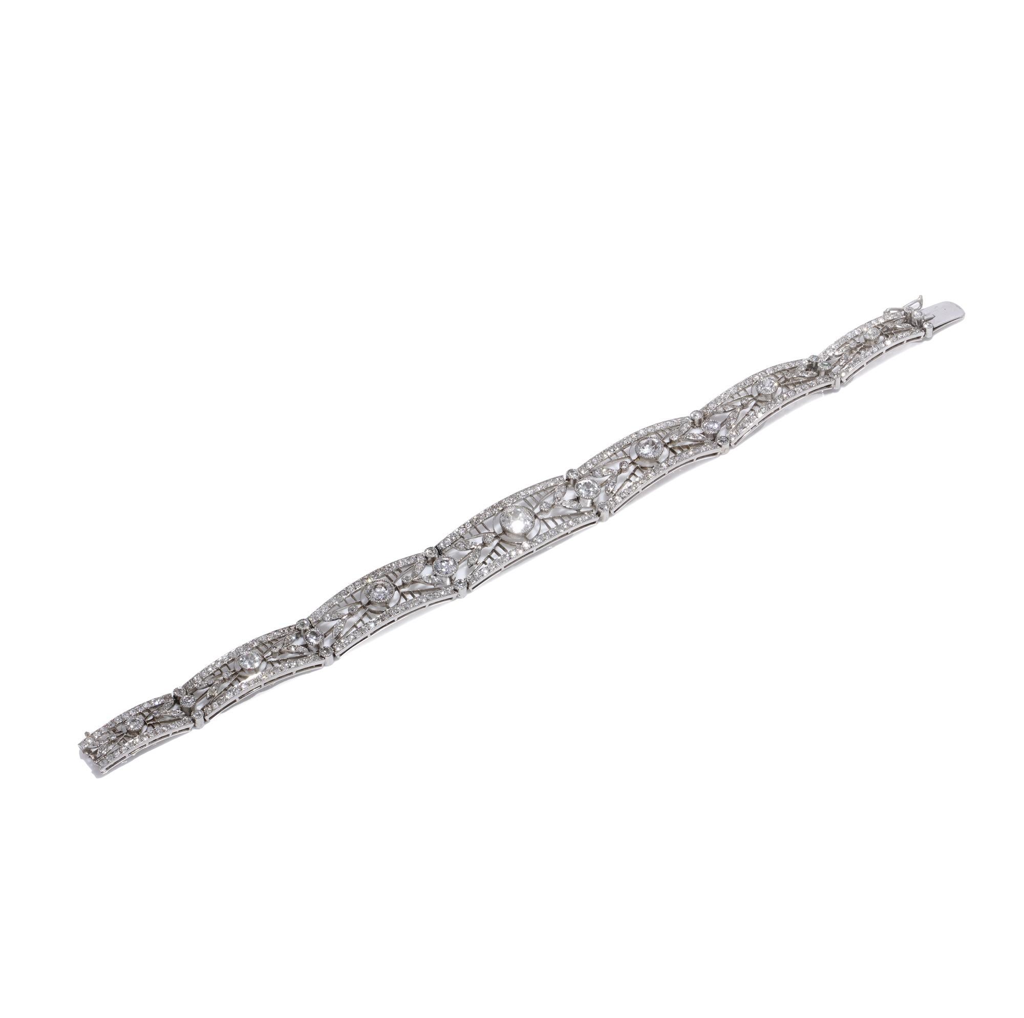 Belle Époque Durchbrochenes Gliederarmband aus Platin, besetzt mit 4,15 Karat Diamanten  (Alteuropäischer Schliff) im Angebot