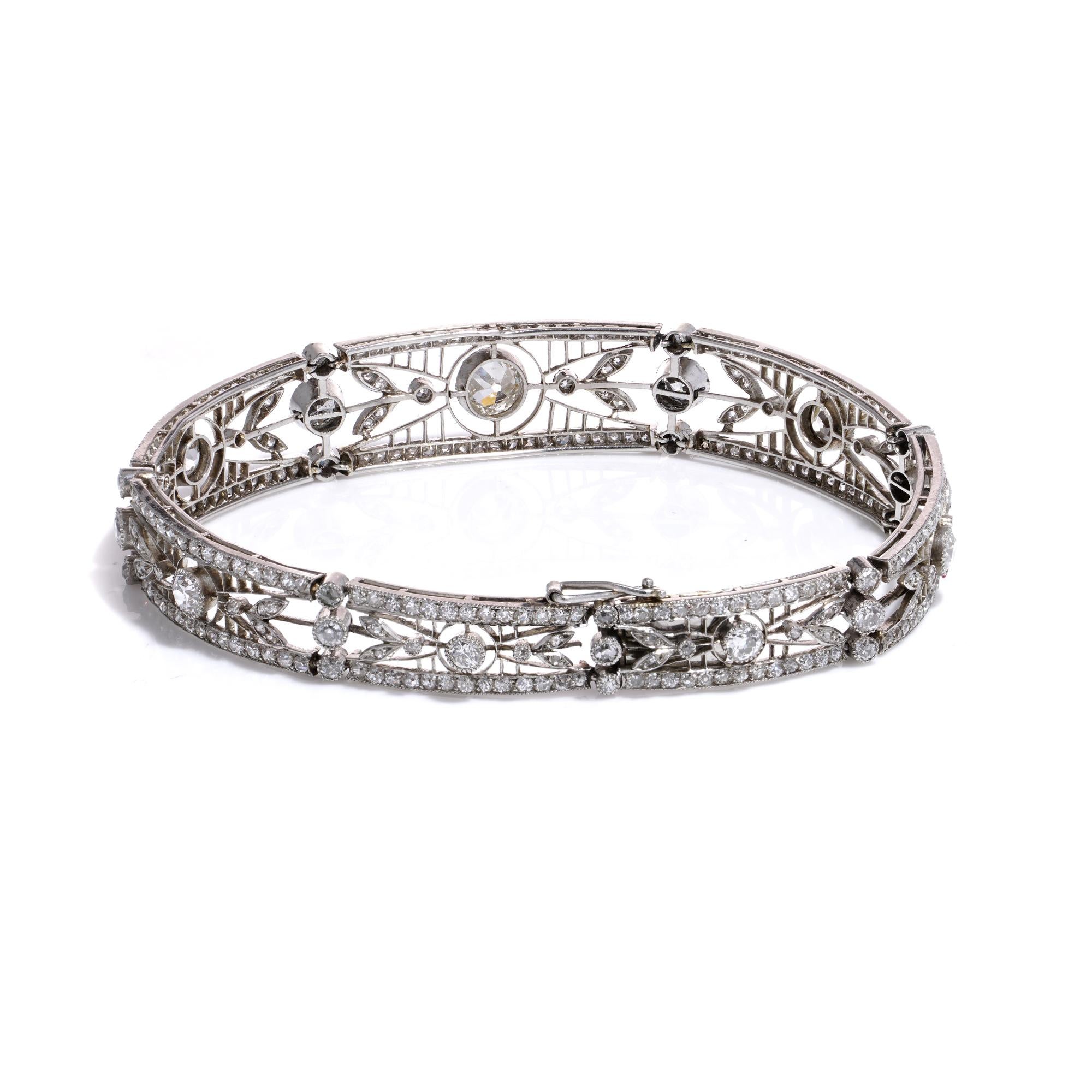 Belle Époque Platinum open-work link bracelet set with 4.15 cts of diamonds  For Sale 2