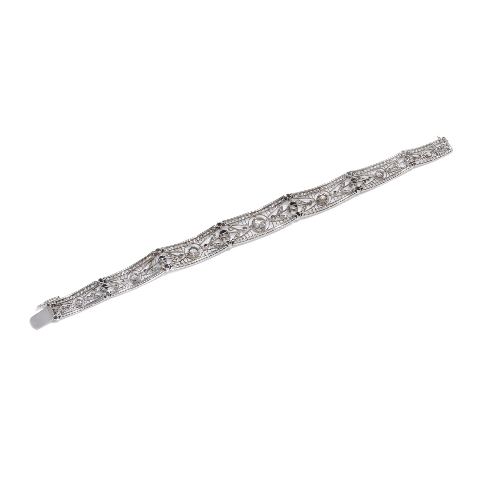 Belle Époque Platinum open-work link bracelet set with 4.15 cts of diamonds  For Sale 4