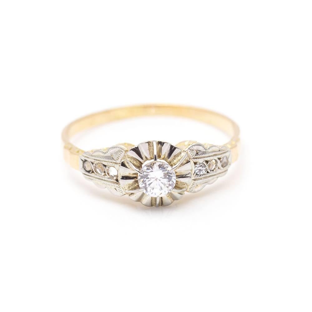 Vintage Belle Époque 1930's two-tone ring for woman  7xAntique cut diamonds with a total weight of approx. 0,25ct  Size 18  18kt Yellow Gold and 950 Platinum  1,94 grams.  Original second hand antique product. This ring is in excellent condition 