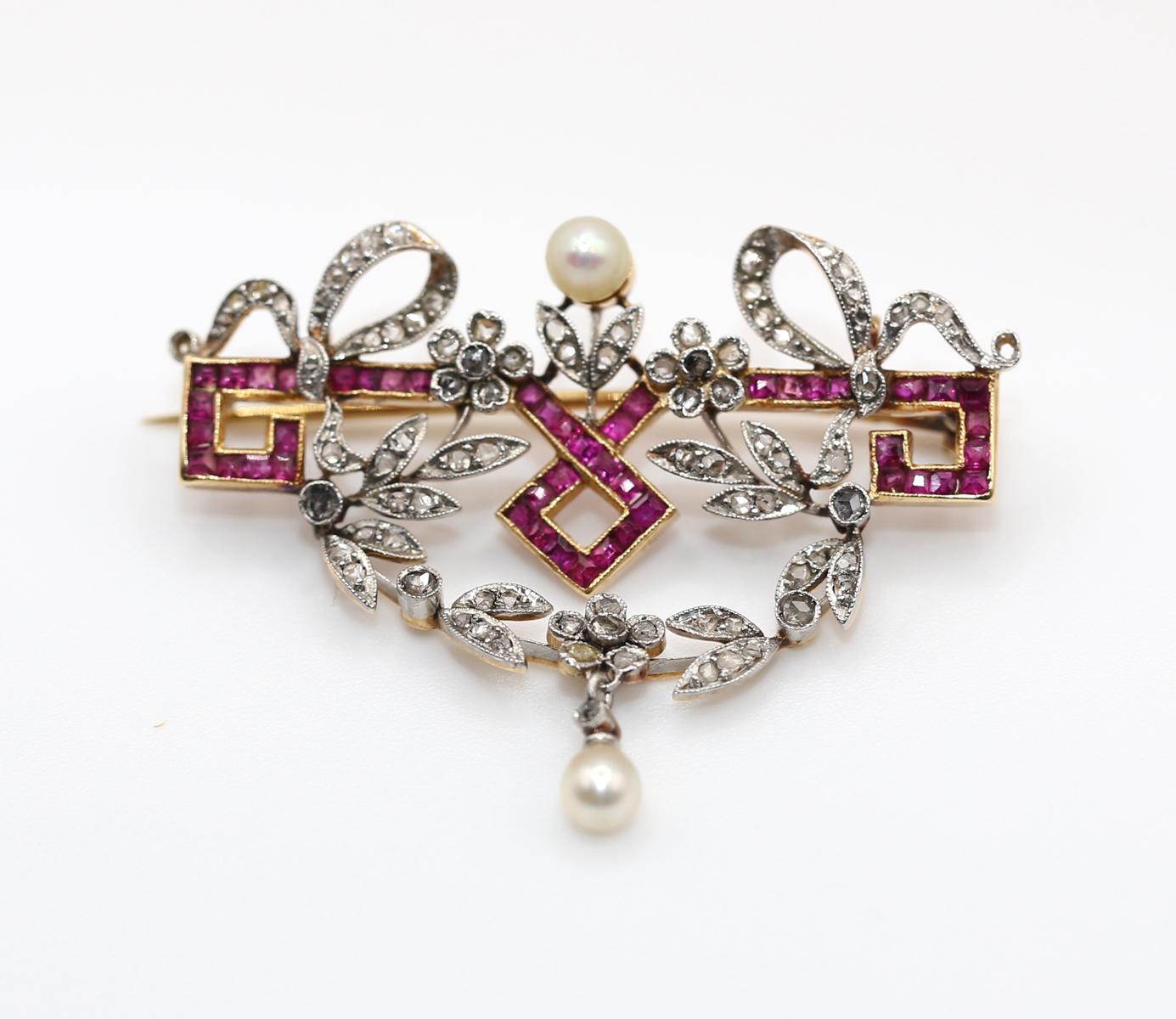 Belle Époque Rubies Pearls Rose-cut Diamonds Brooch, 1900 For Sale 3