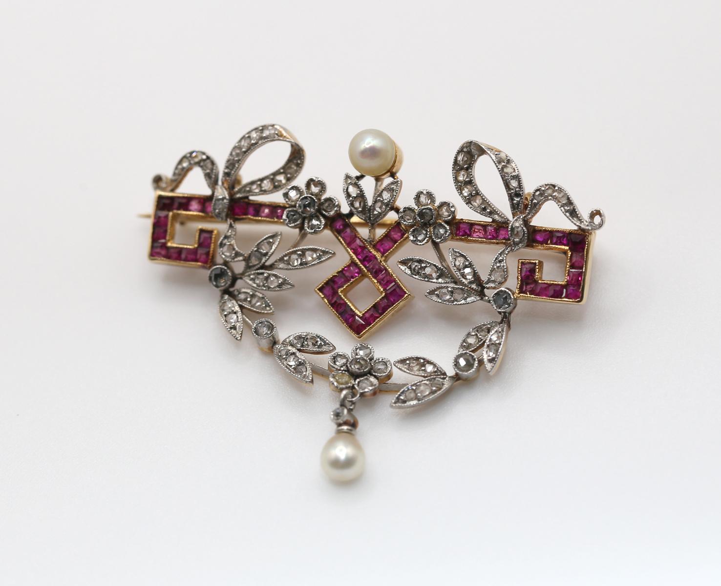 Belle Epoque Rubíes Perlas Diamantes talla rosa Broche Colgante, 1900 Corte rosa en venta