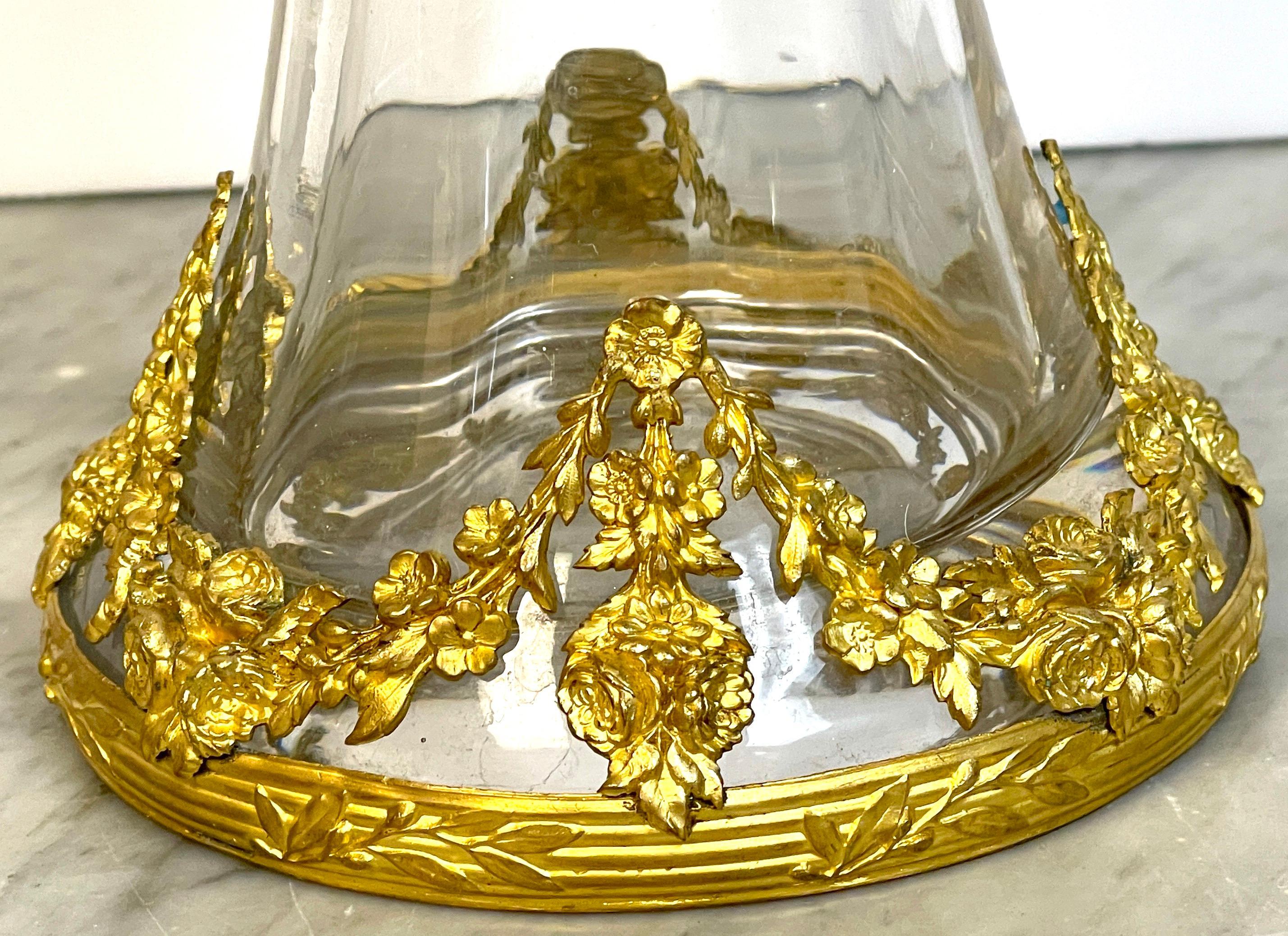 Grand vase signé Belle Époque en cristal de Sèvres monté sur bronze doré 1