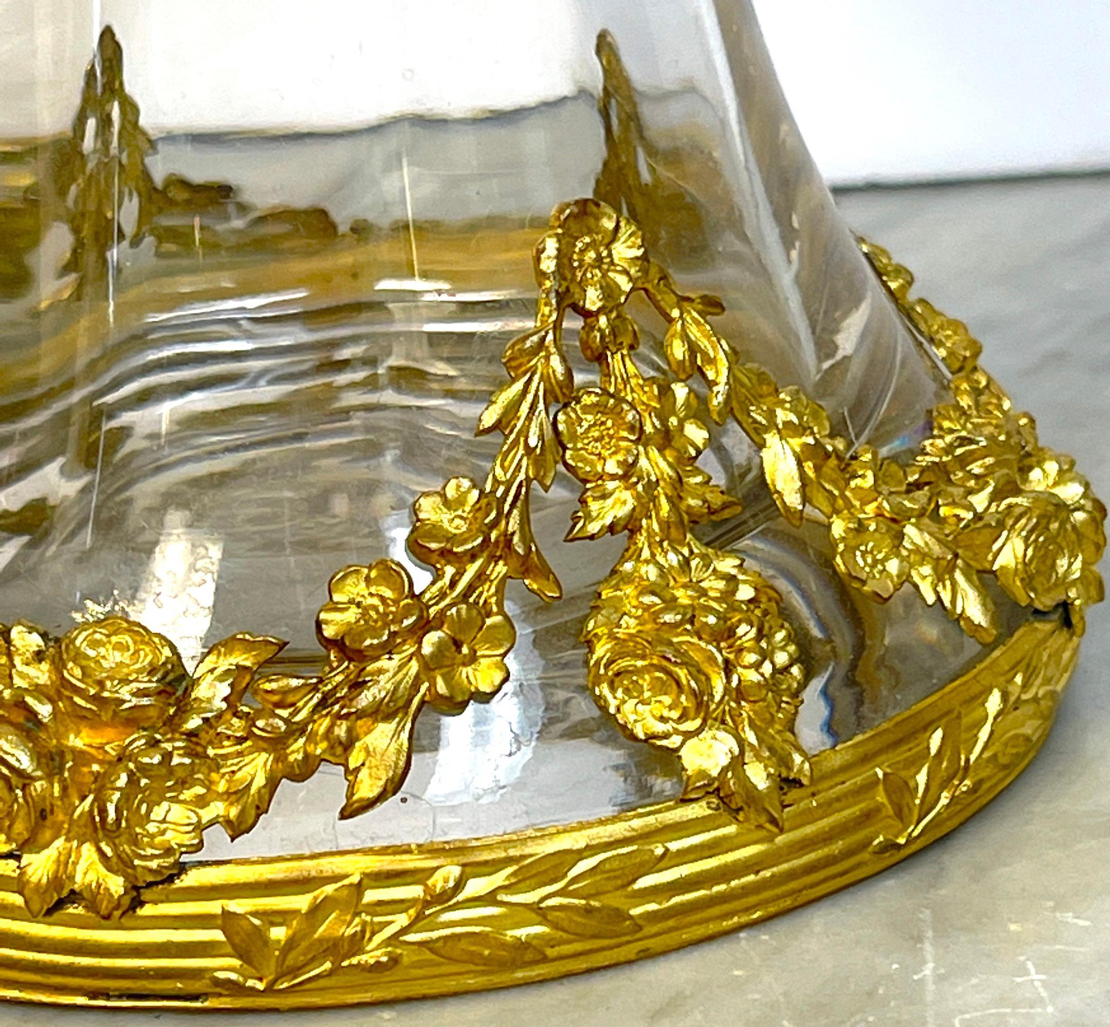 Grand vase signé Belle Époque en cristal de Sèvres monté sur bronze doré 2