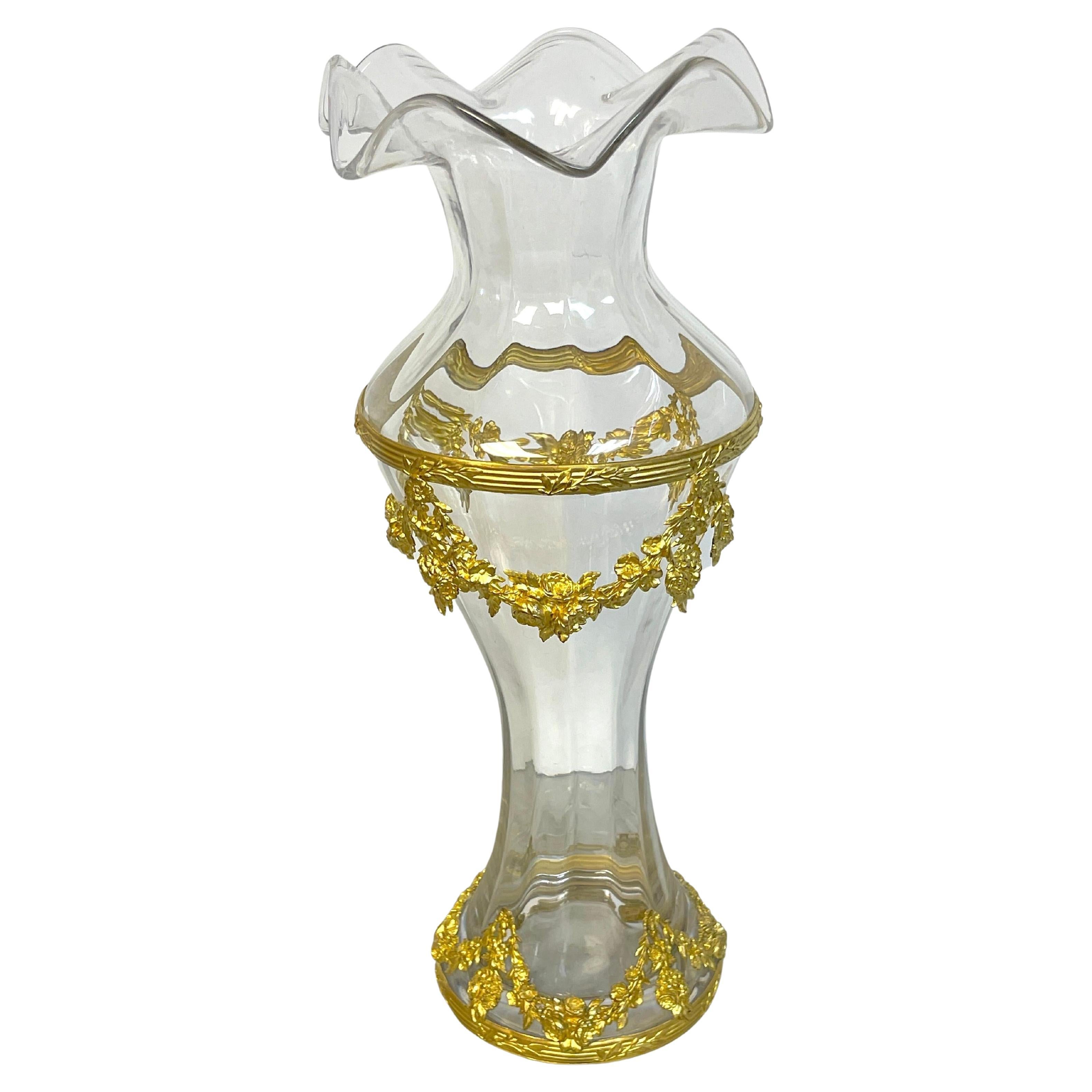 Grand vase signé Belle Époque en cristal de Sèvres monté sur bronze doré