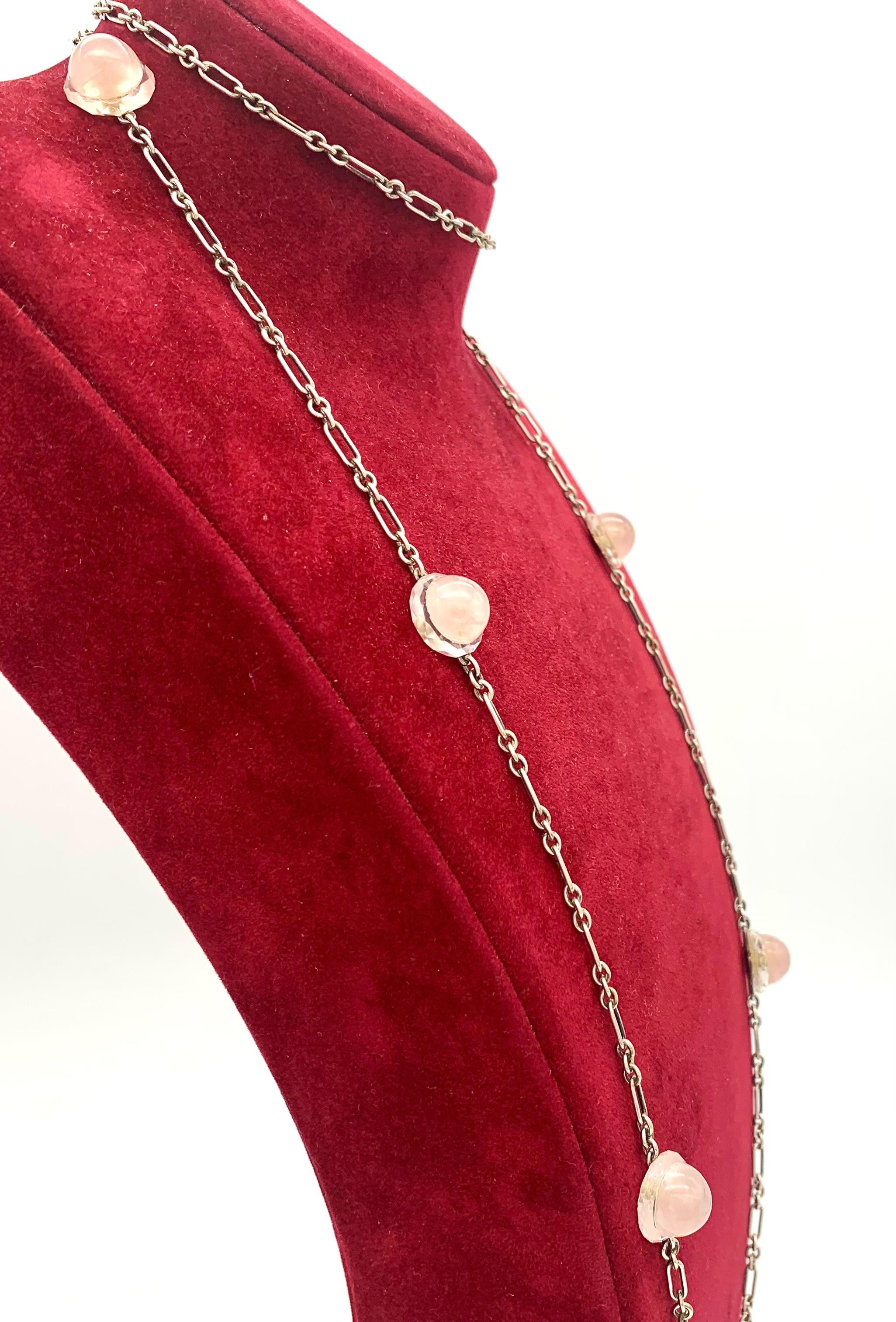 Catena da guardia lunga Belle Époque in argento Cabochon di quarzo rosa sfaccettato in vetro In condizioni buone in vendita a Munich, Bavaria
