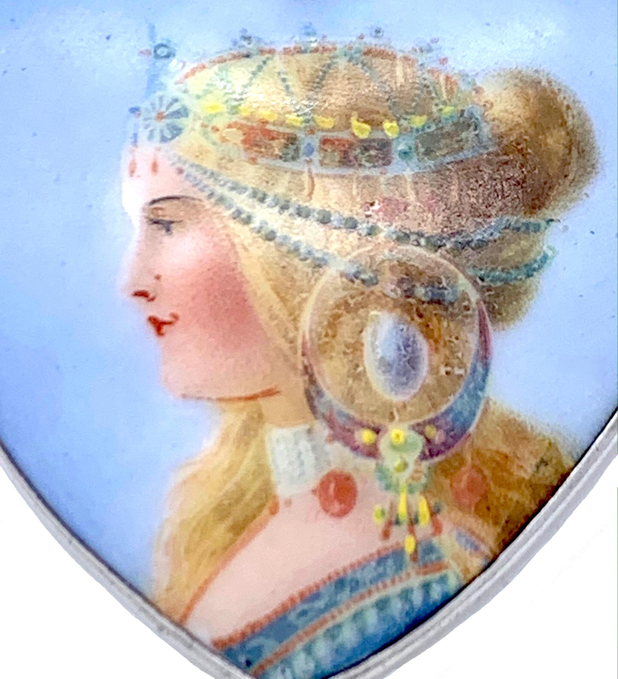 Belle Epoque Star Heart Beauty on Porcellain Silver Brooch In Good Condition For Sale In Munich, Bavaria